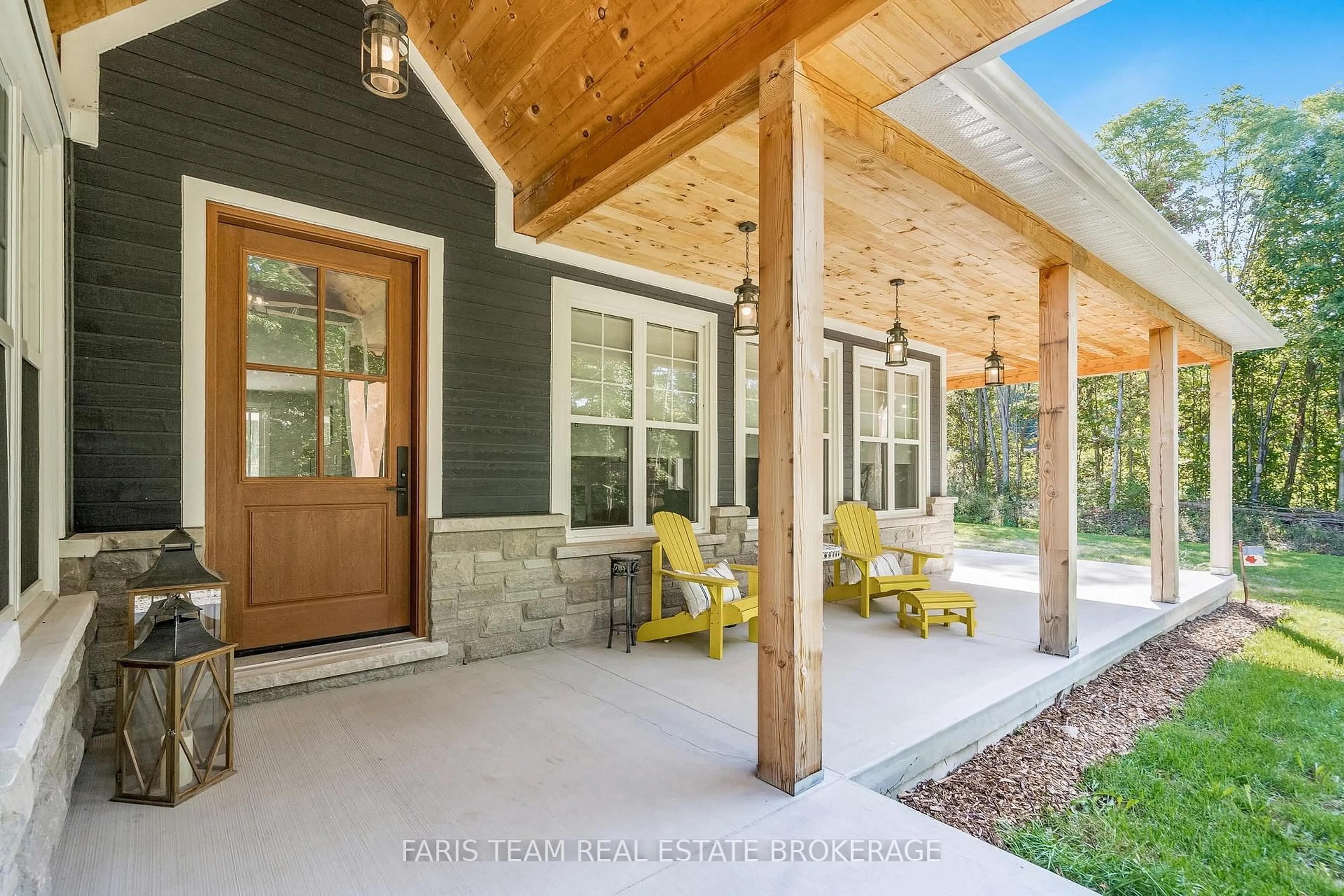 Indoor entryway for 1555 Baseline Rd, Tiny Ontario L0L 2T0