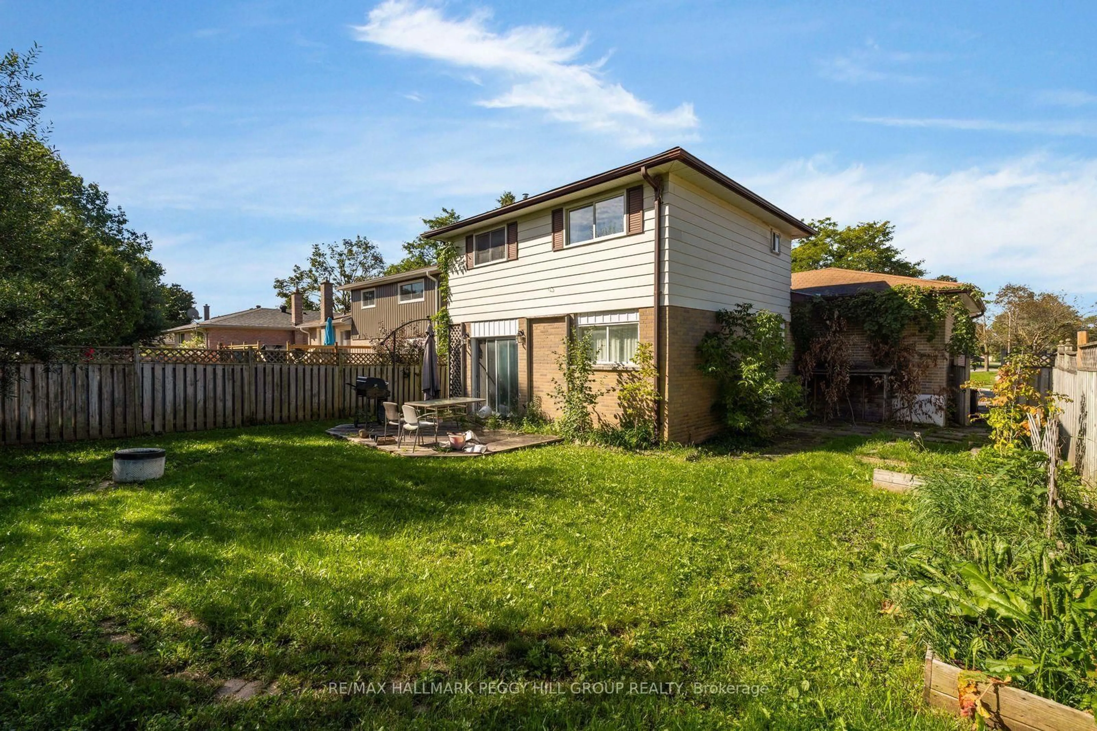 A pic from outside/outdoor area/front of a property/back of a property/a pic from drone, street for 46 College Cres, Barrie Ontario L4M 2W3