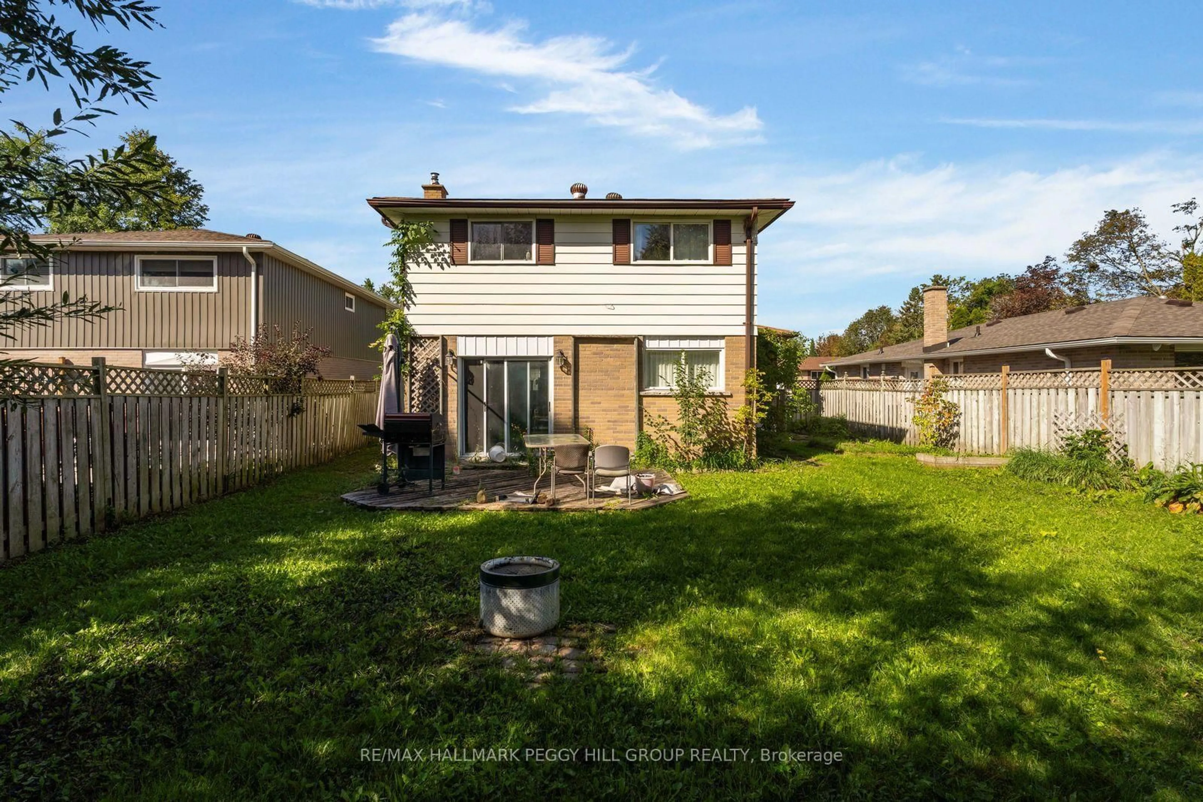 A pic from outside/outdoor area/front of a property/back of a property/a pic from drone, street for 46 College Cres, Barrie Ontario L4M 2W3