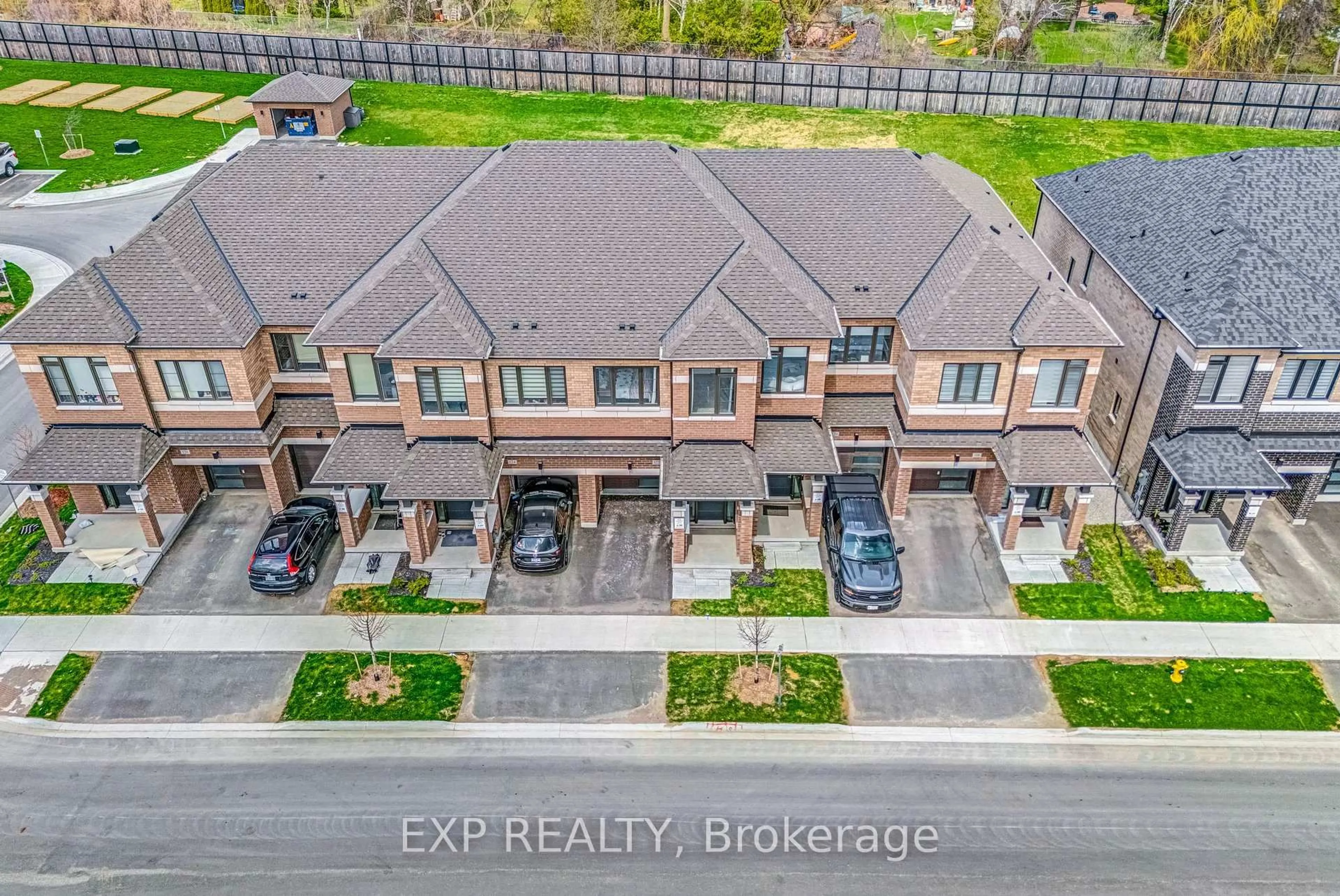 A pic from outside/outdoor area/front of a property/back of a property/a pic from drone, street for 122 Turnberry Lane, Barrie Ontario L9J 0M3