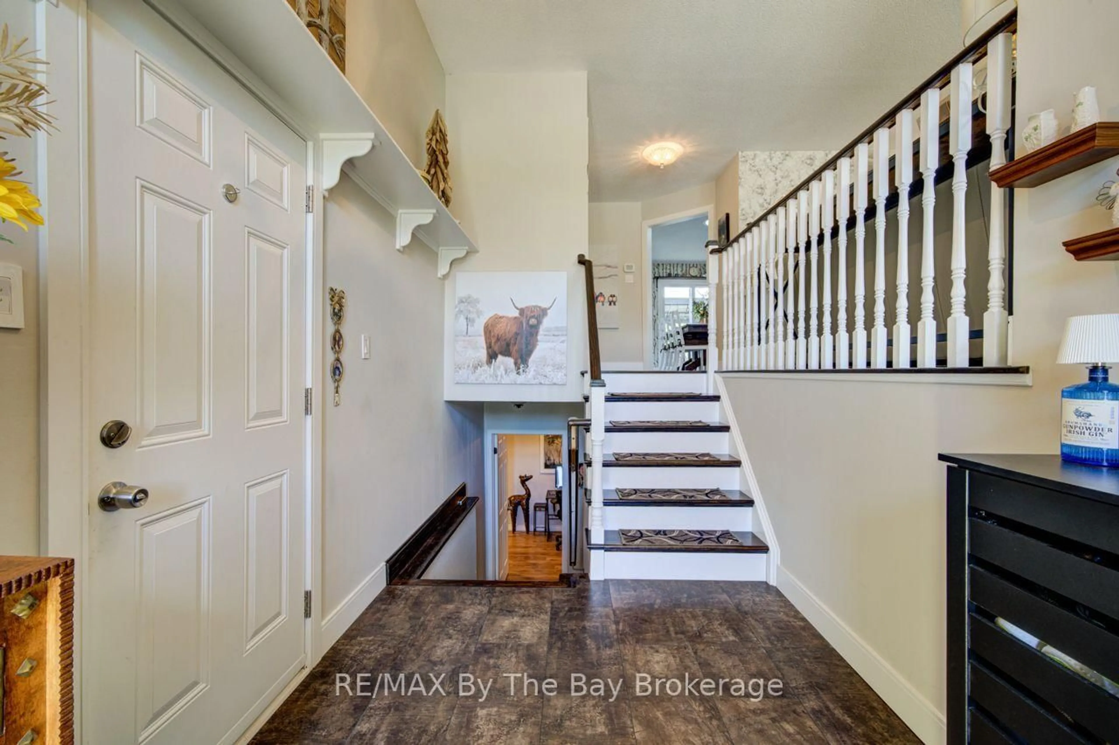 Indoor entryway for 9 Cranberry Hts, Wasaga Beach Ontario L9Z 1M9