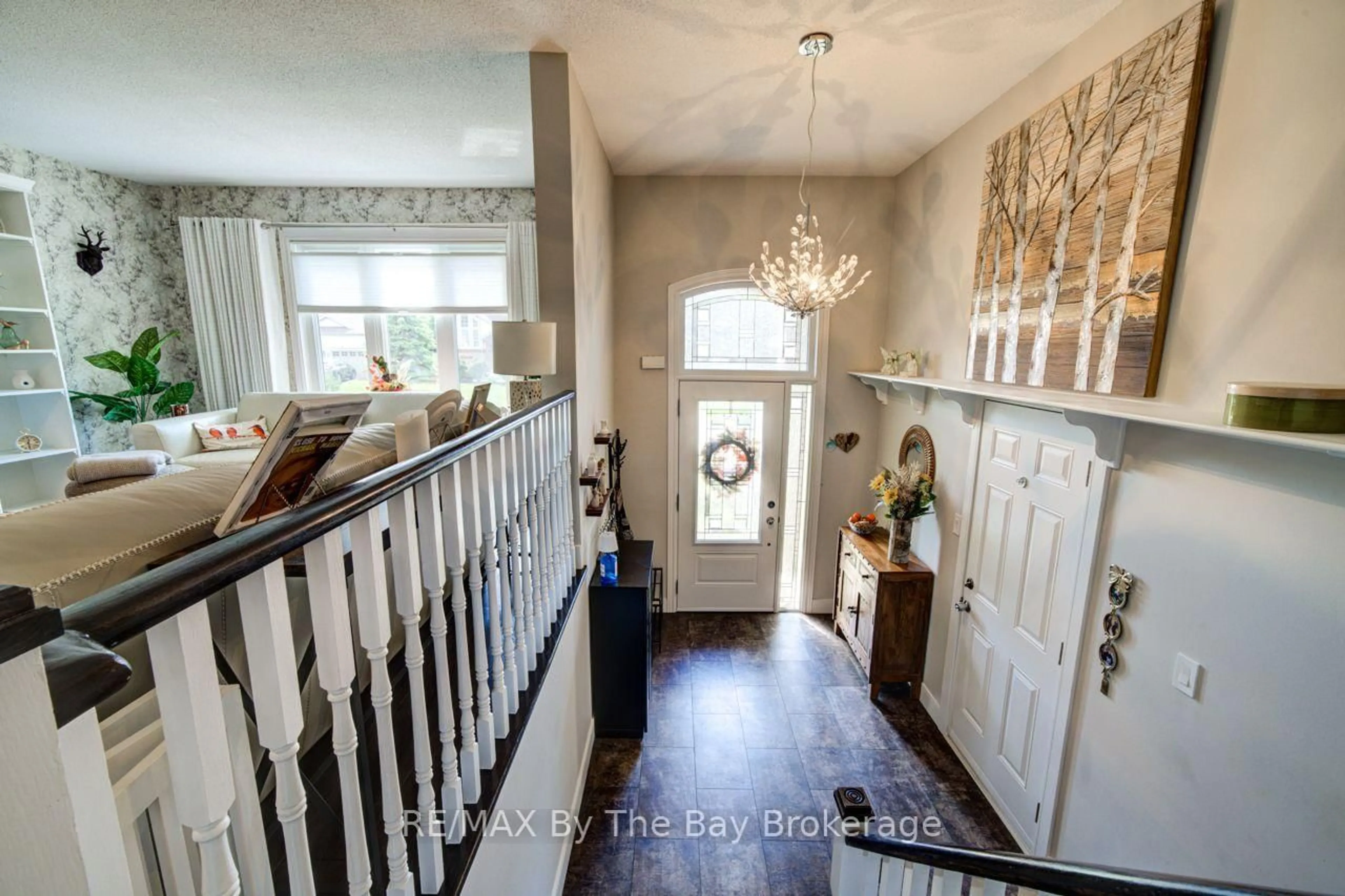 Indoor entryway for 9 Cranberry Hts, Wasaga Beach Ontario L9Z 1M9