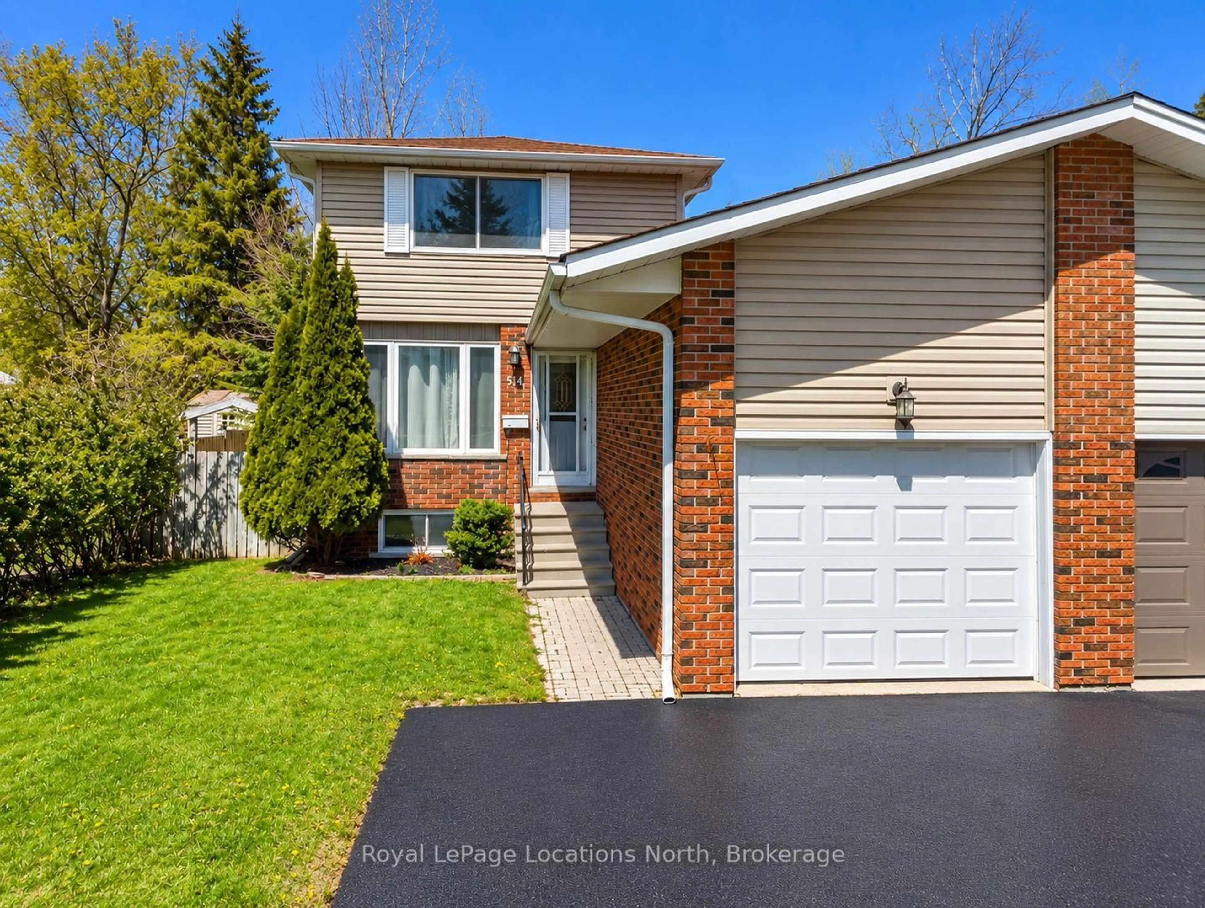 Home with brick exterior material, street for 514 Tenth St, Collingwood Ontario L9Y 2H3