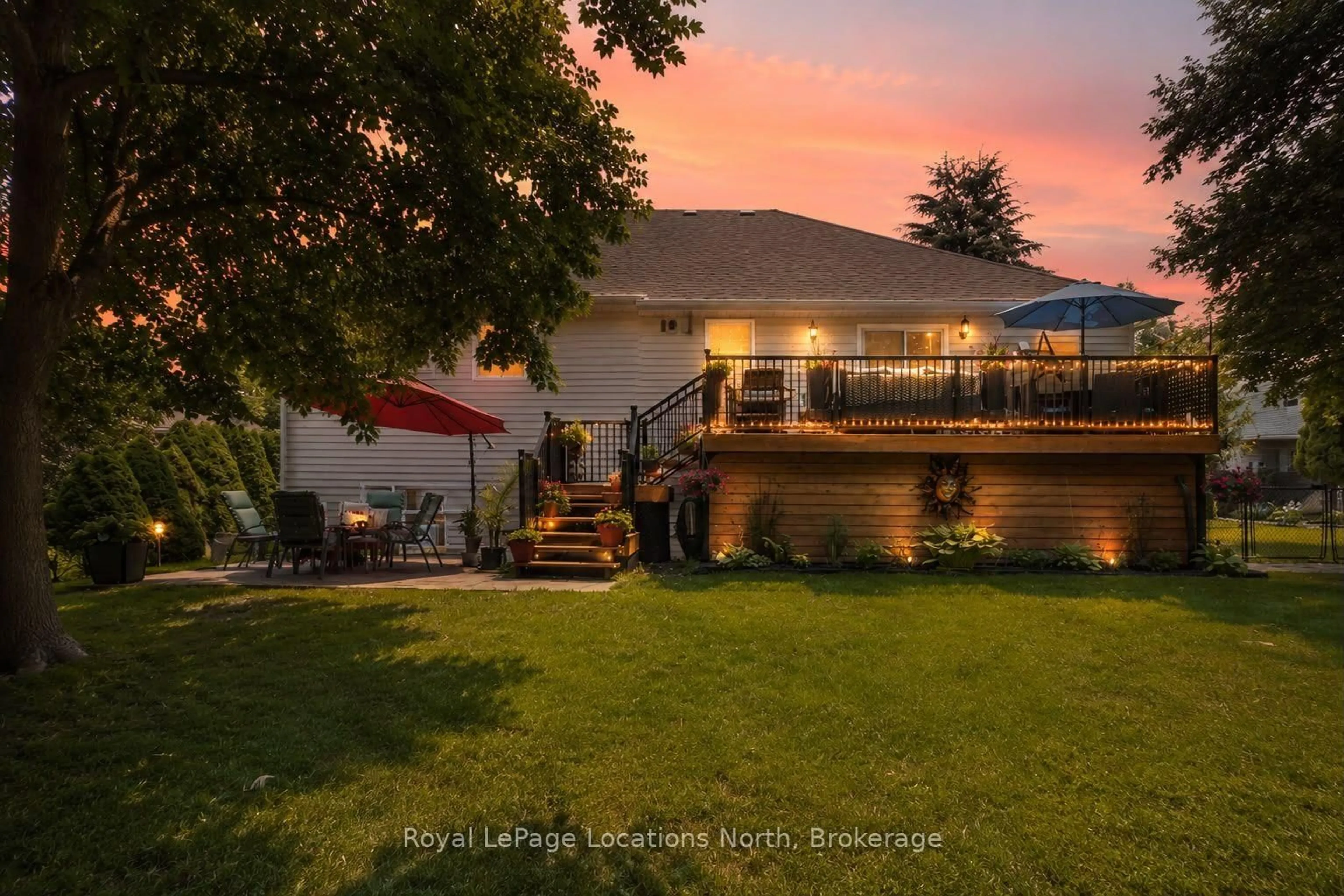 Patio, mountain view for 7 Coles Crt, Wasaga Beach Ontario L9Z 1H5