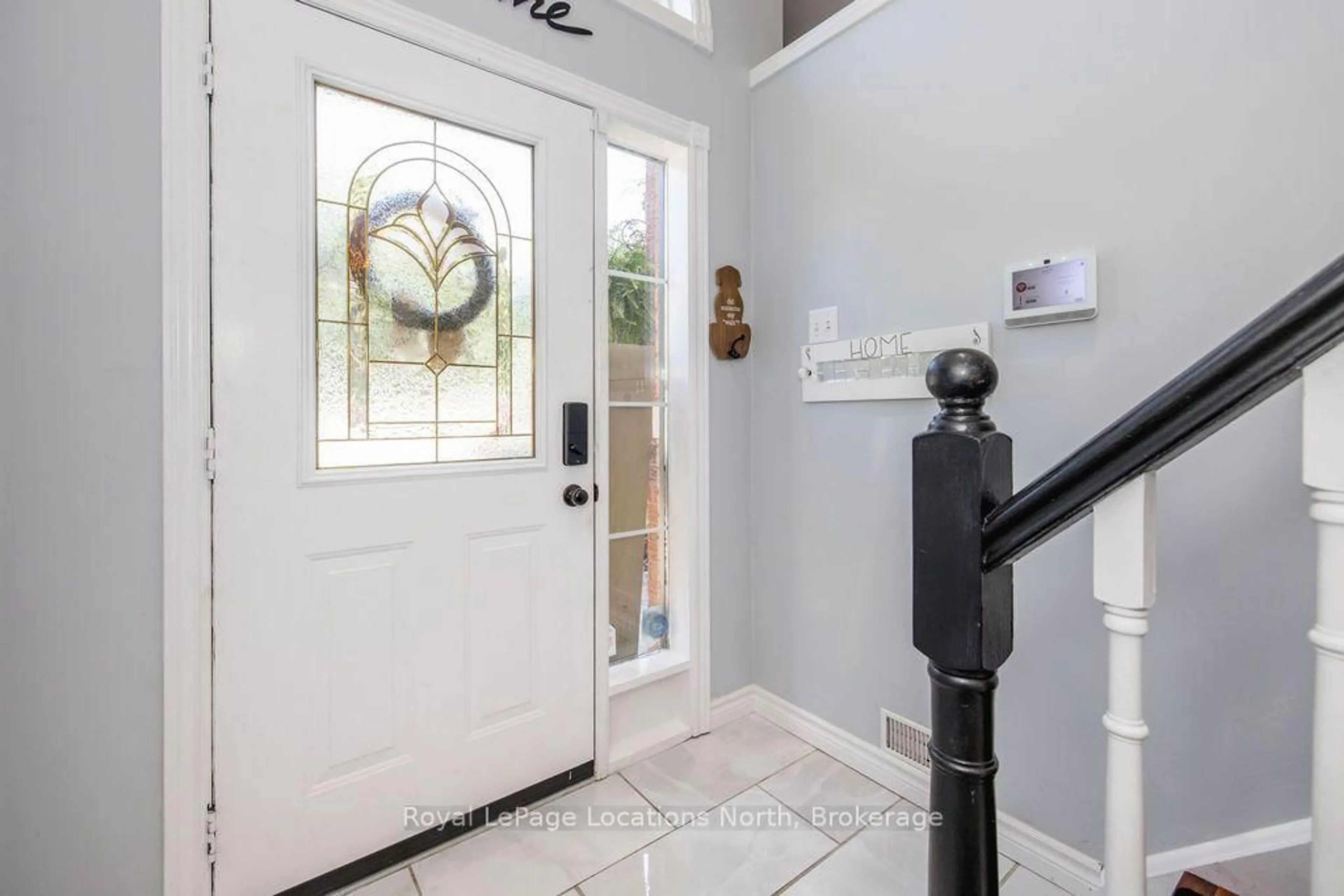 Indoor entryway for 7 Coles Crt, Wasaga Beach Ontario L9Z 1H5