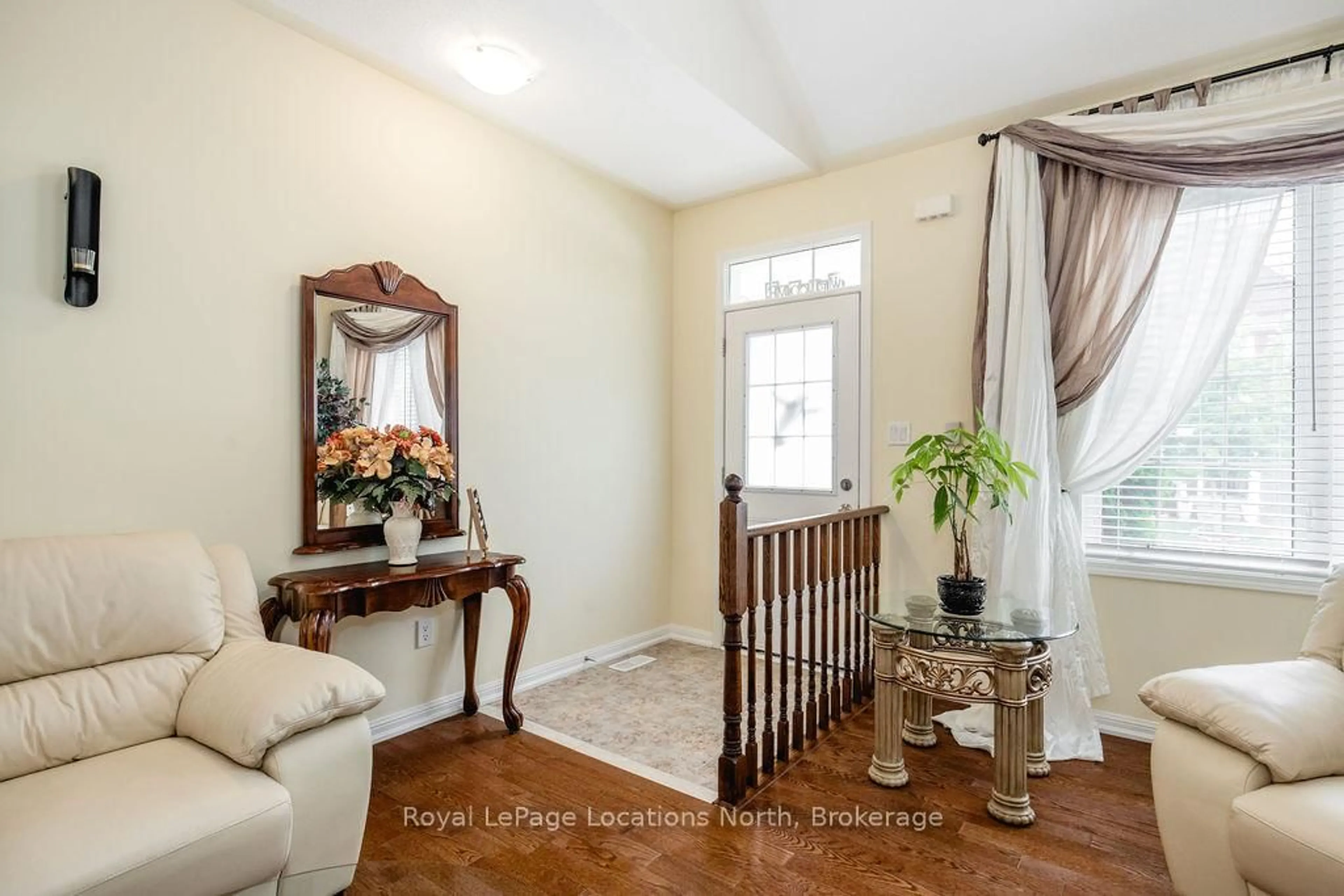 Indoor entryway for 22 Berkshire Ave, Wasaga Beach Ontario L9Z 0G3
