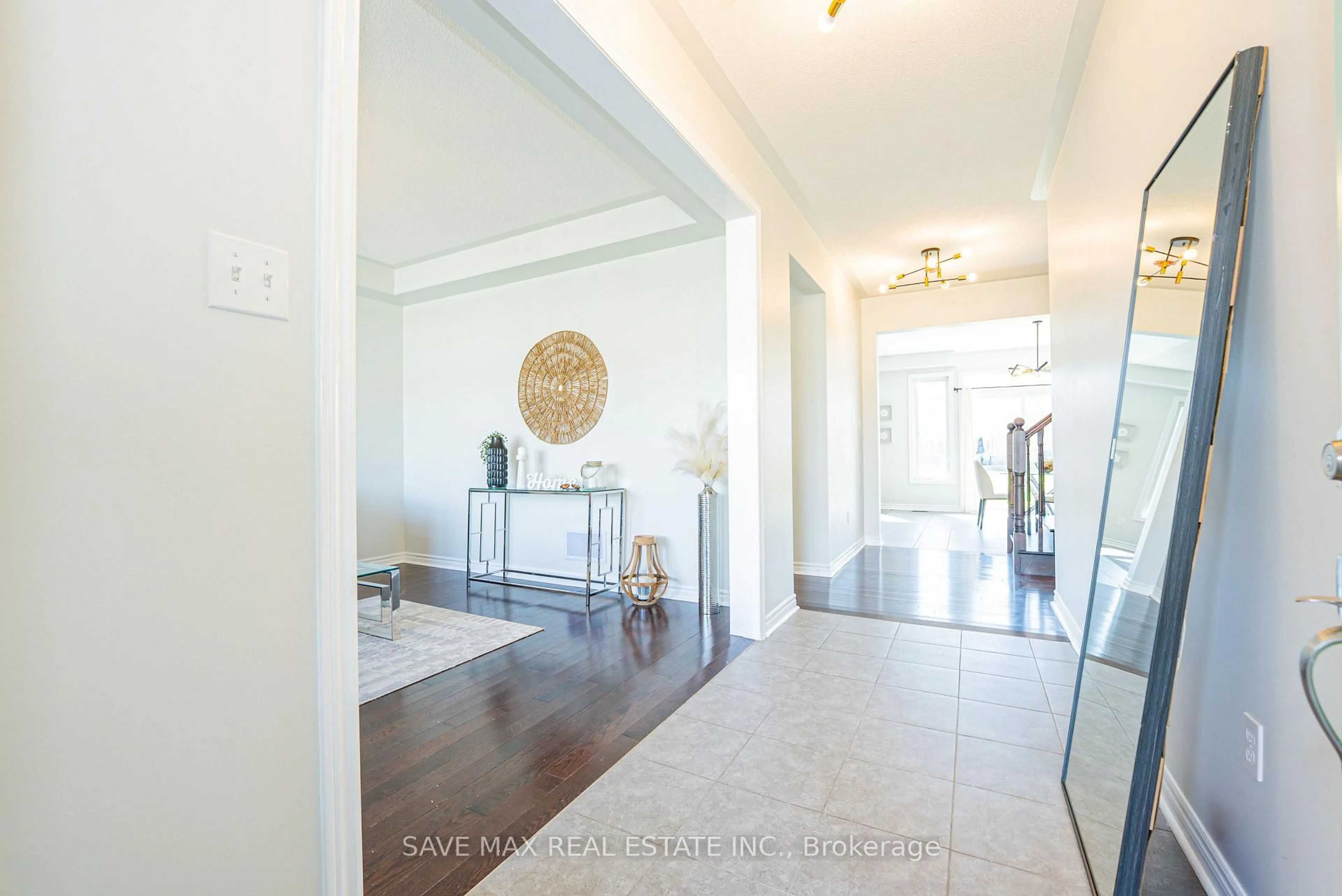 Indoor entryway for 28 Dey Dr, Collingwood Ontario L9Y 4C5