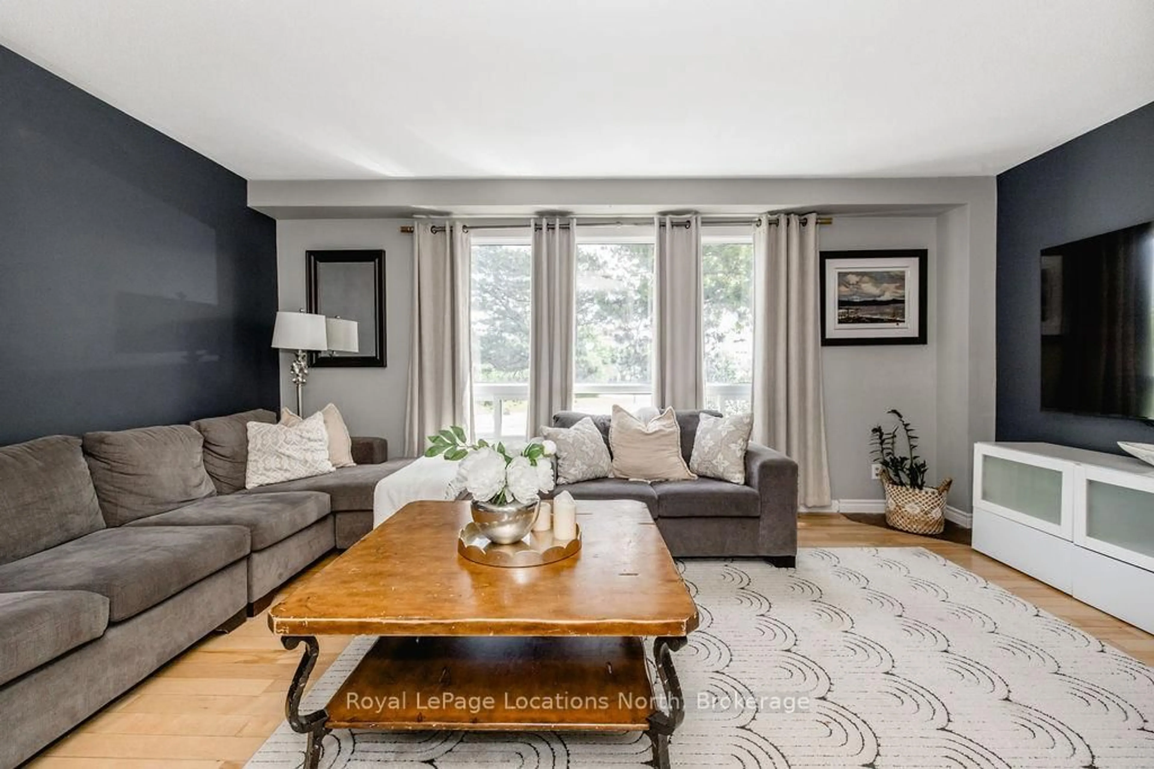 Living room with furniture, unknown for 493 ONTARIO St, Collingwood Ontario L9Y 4B9