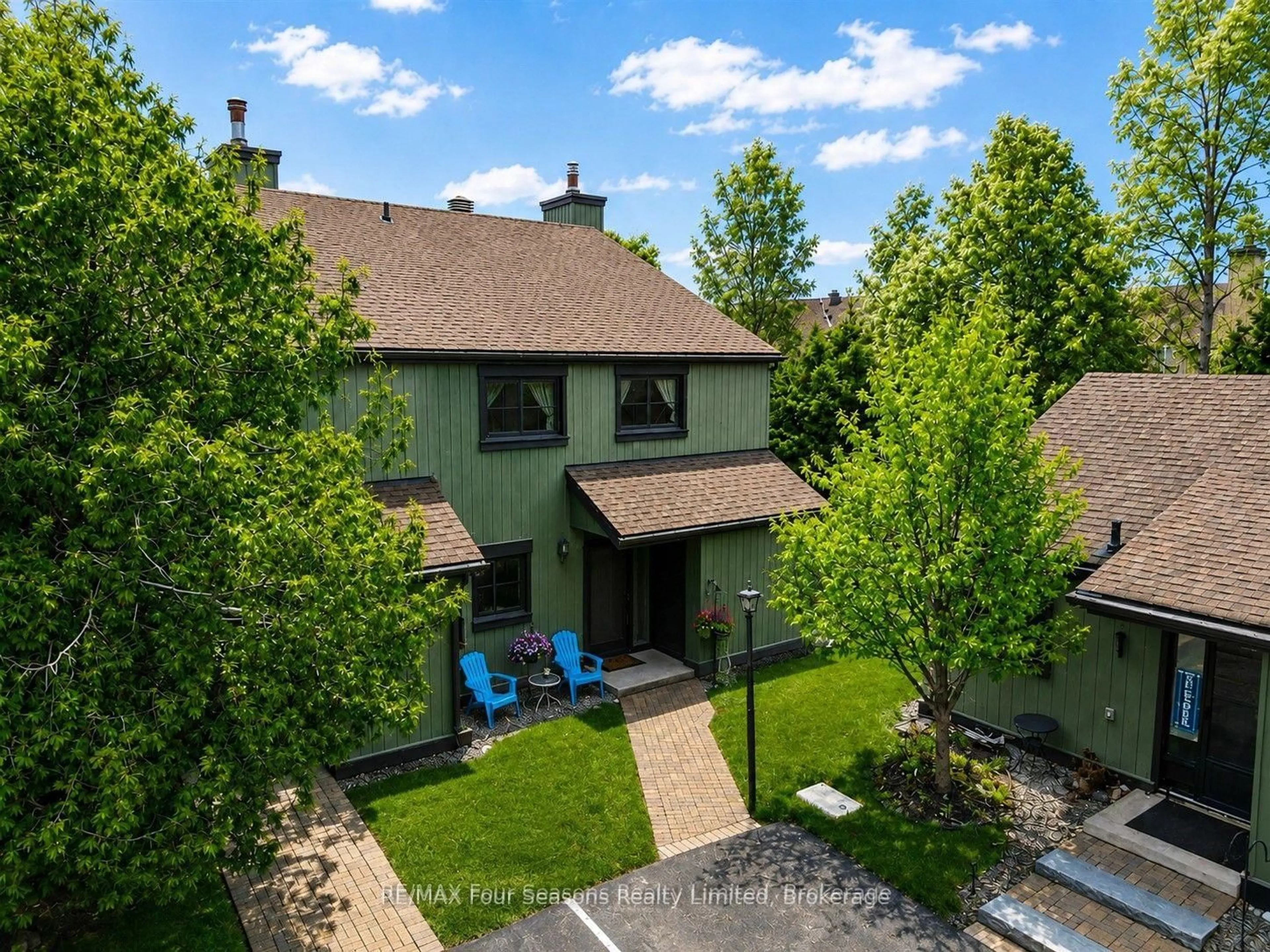 A pic from outside/outdoor area/front of a property/back of a property/a pic from drone, unknown for 158 Escarpment Cres, Collingwood Ontario L9Y 5B4