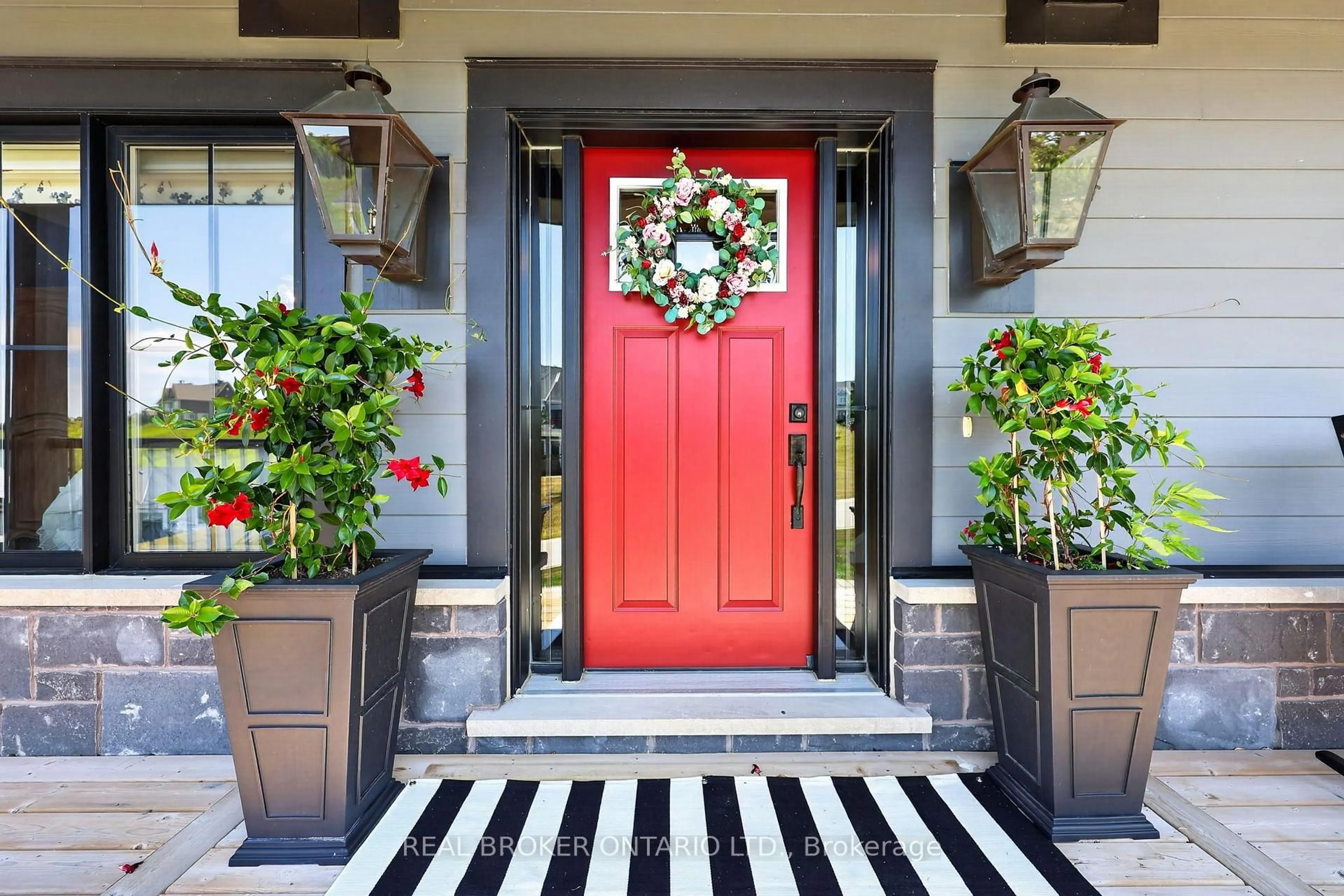 Indoor entryway for 29 Thoroughbred Dr, Oro-Medonte Ontario L0K 1E0