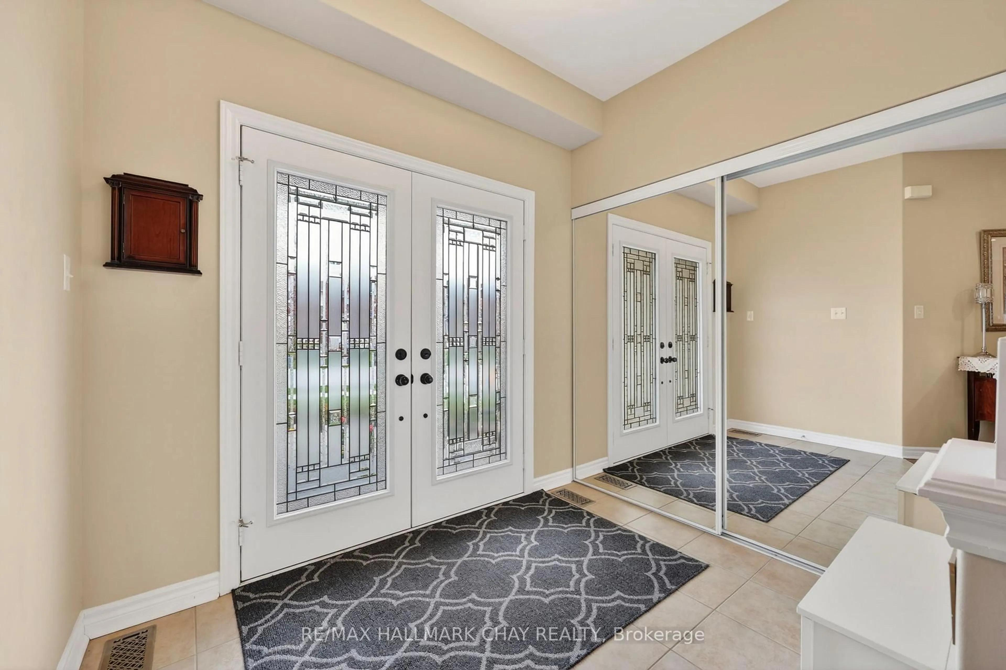 Indoor entryway for 12 Orleans Ave, Barrie Ontario L4M 0B1