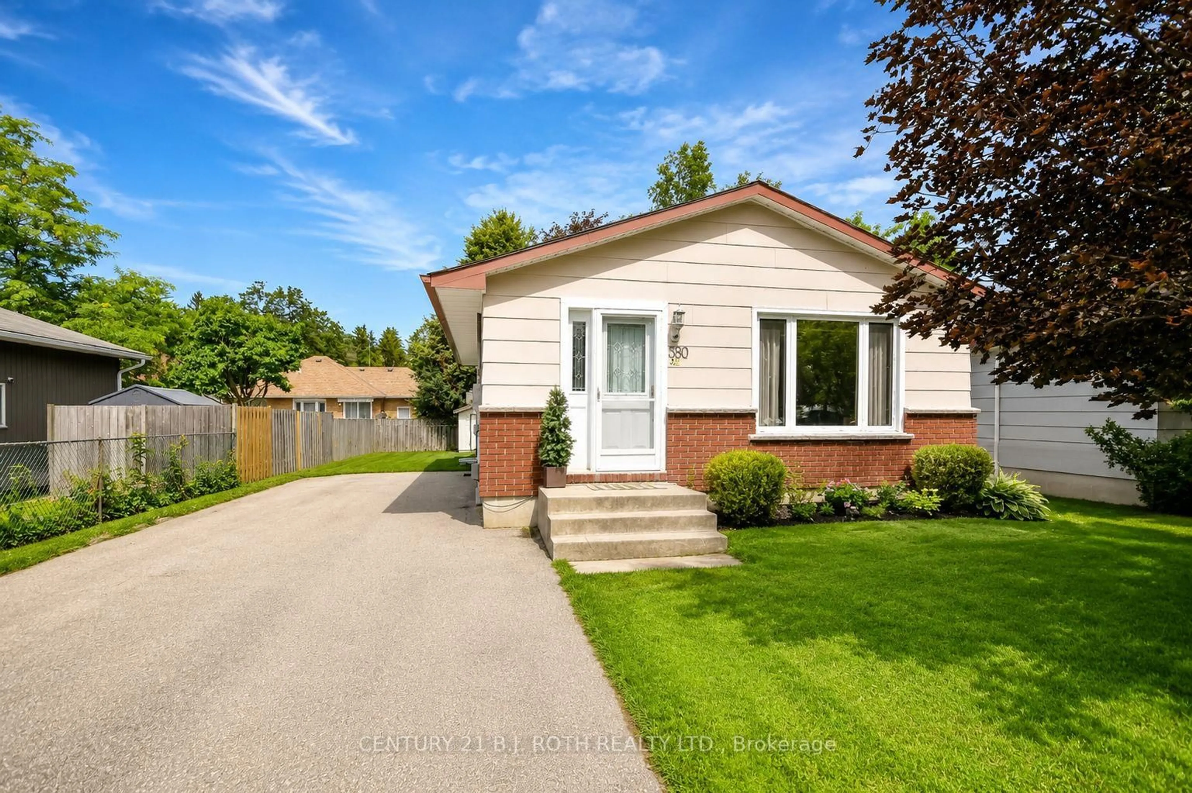 Home with brick exterior material, street for 380 Mary St, Orillia Ontario L3V 3G3