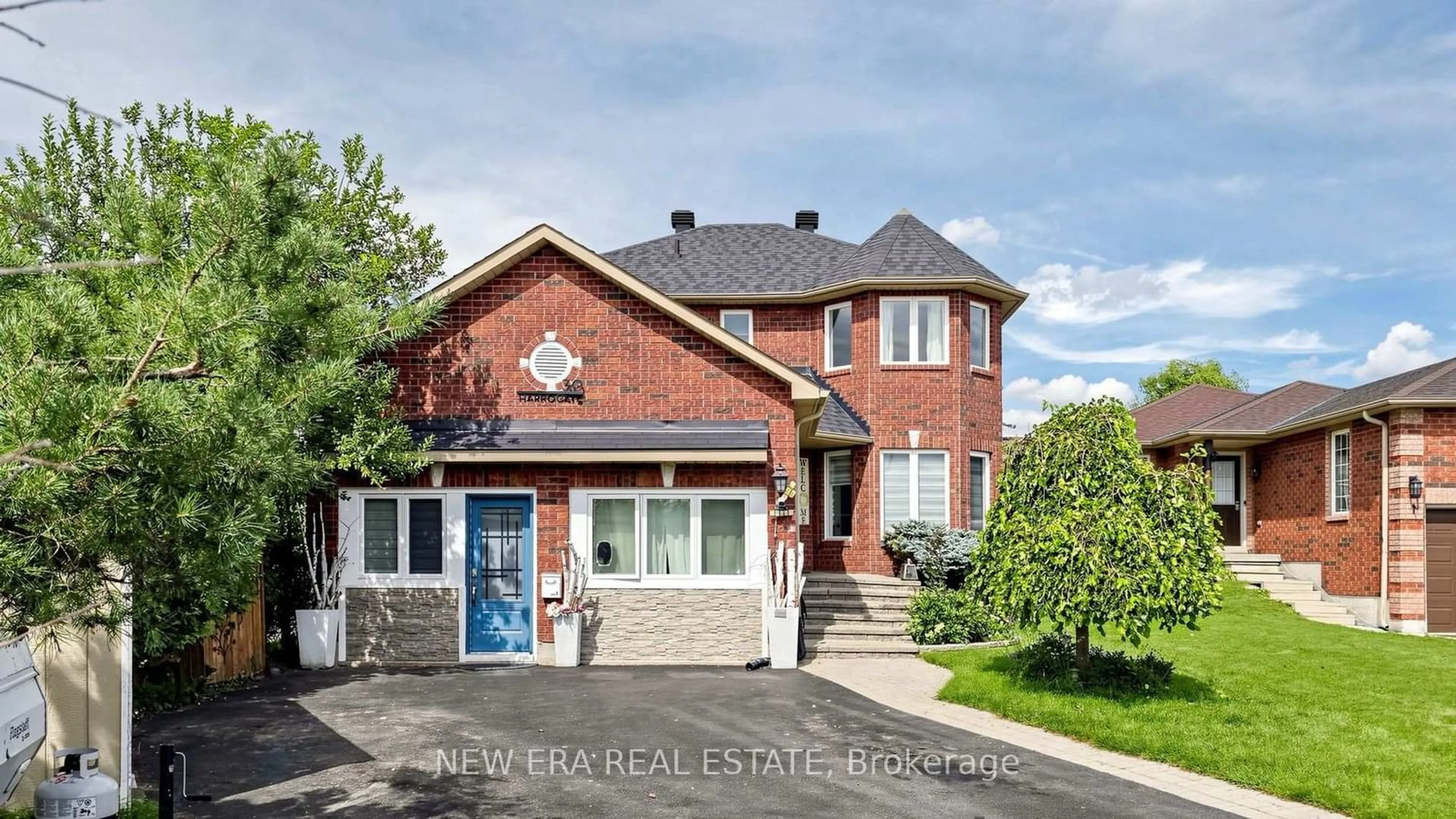 Home with brick exterior material, street for 30 Harrogate Crt, Barrie Ontario L4M 0B9