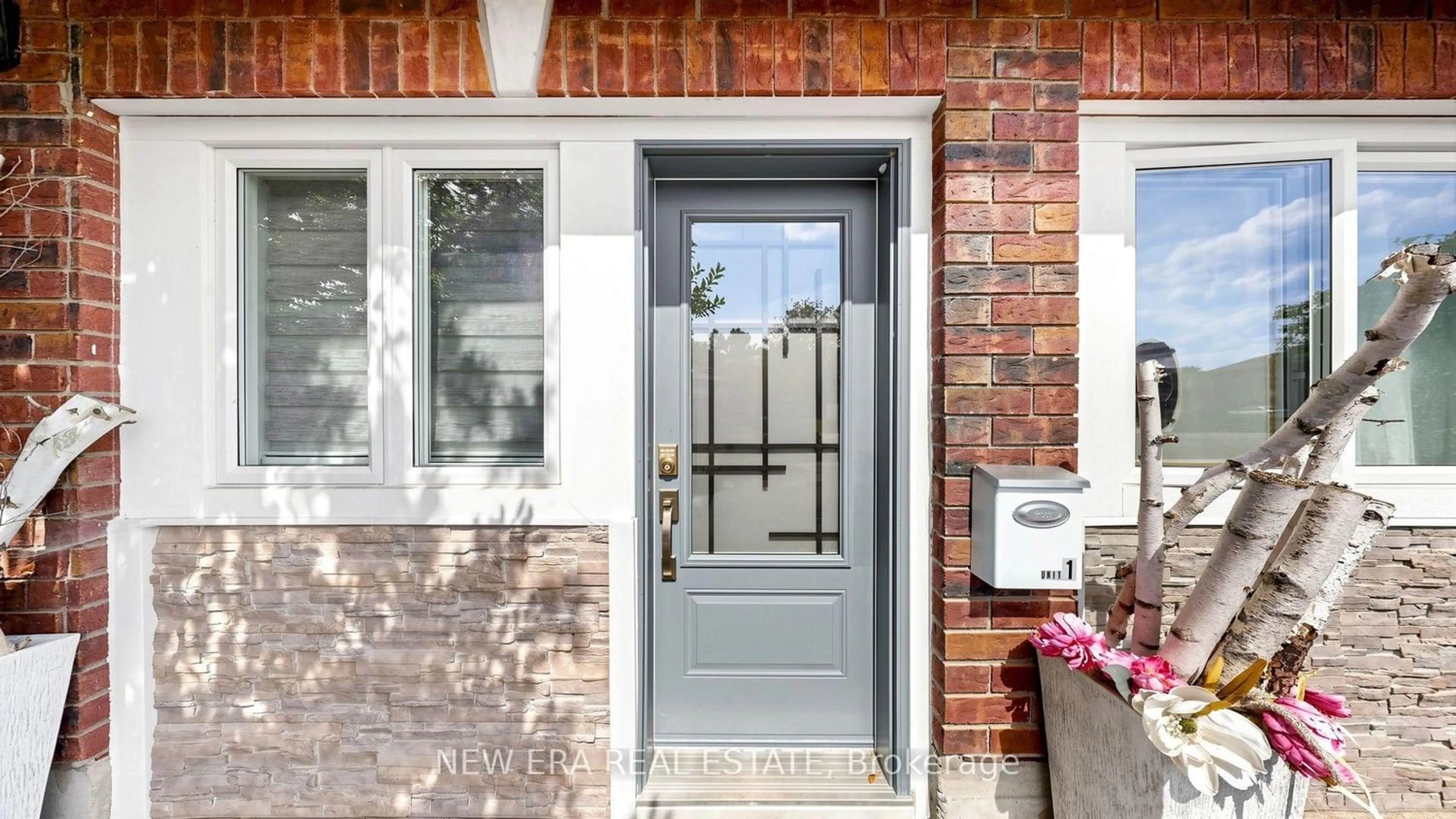 Unknown for 30 Harrogate Crt, Barrie Ontario L4M 0B9