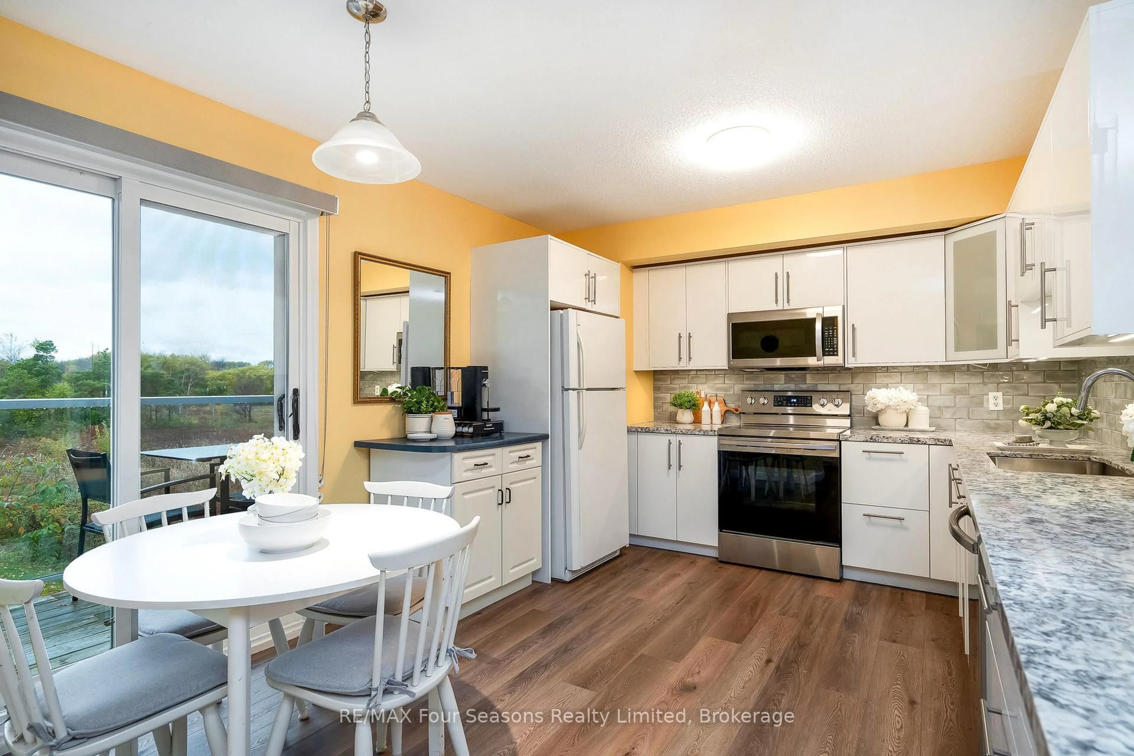 Open concept kitchen, unknown for 44 Trott Blvd #17, Collingwood Ontario L9Y 5B7