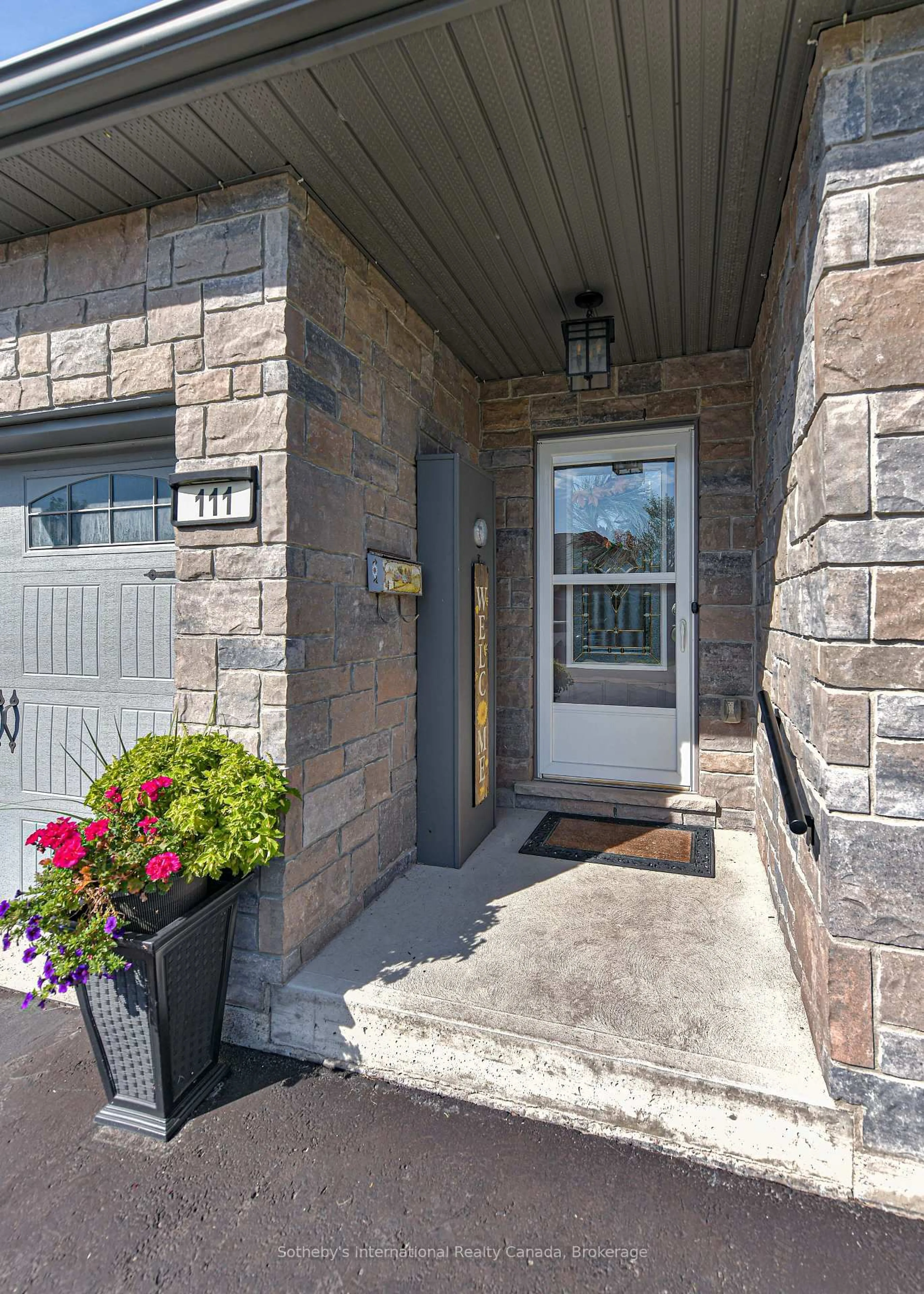 Indoor entryway for 111 Lucy Lane, Orillia Ontario L3V 7A8