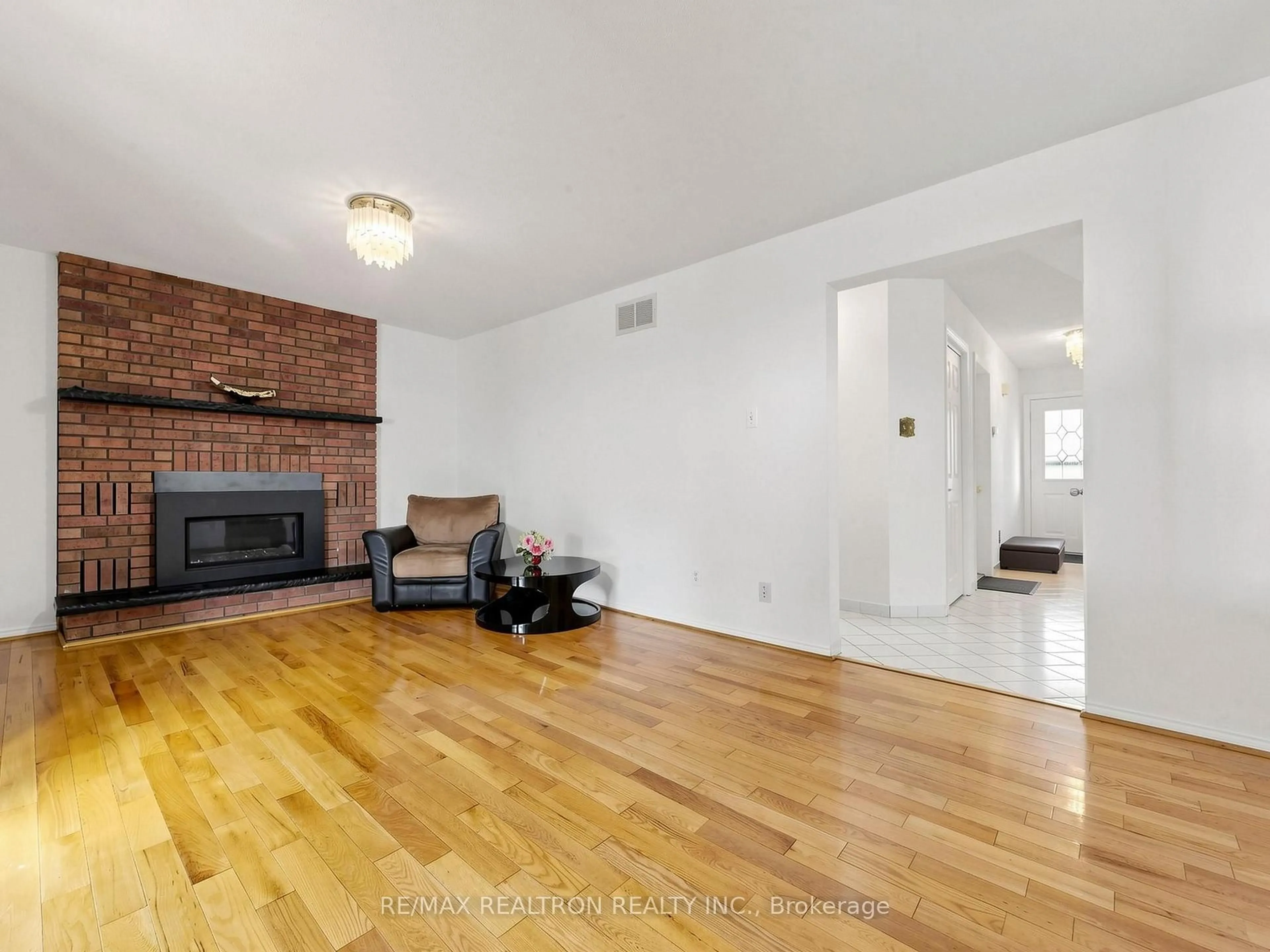 Living room with furniture, unknown for 101 Chieftain Cres, Barrie Ontario L4N 6J2
