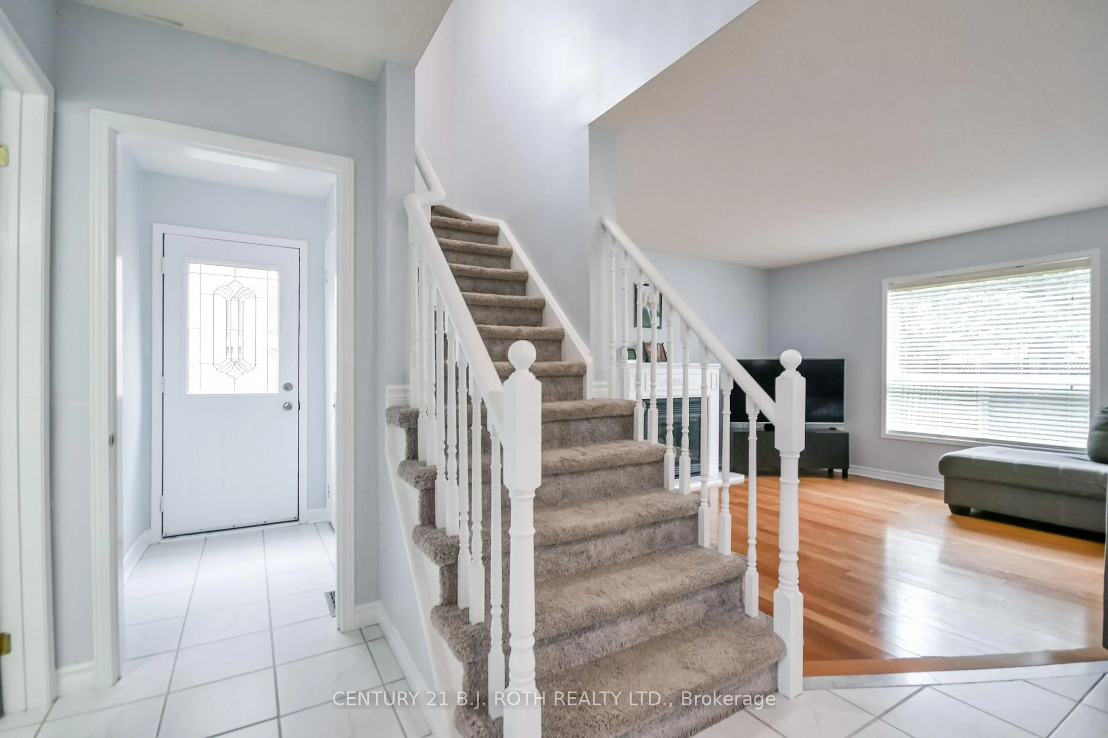Unknown for 17 CROMPTON Dr, Barrie Ontario L4M 6N1