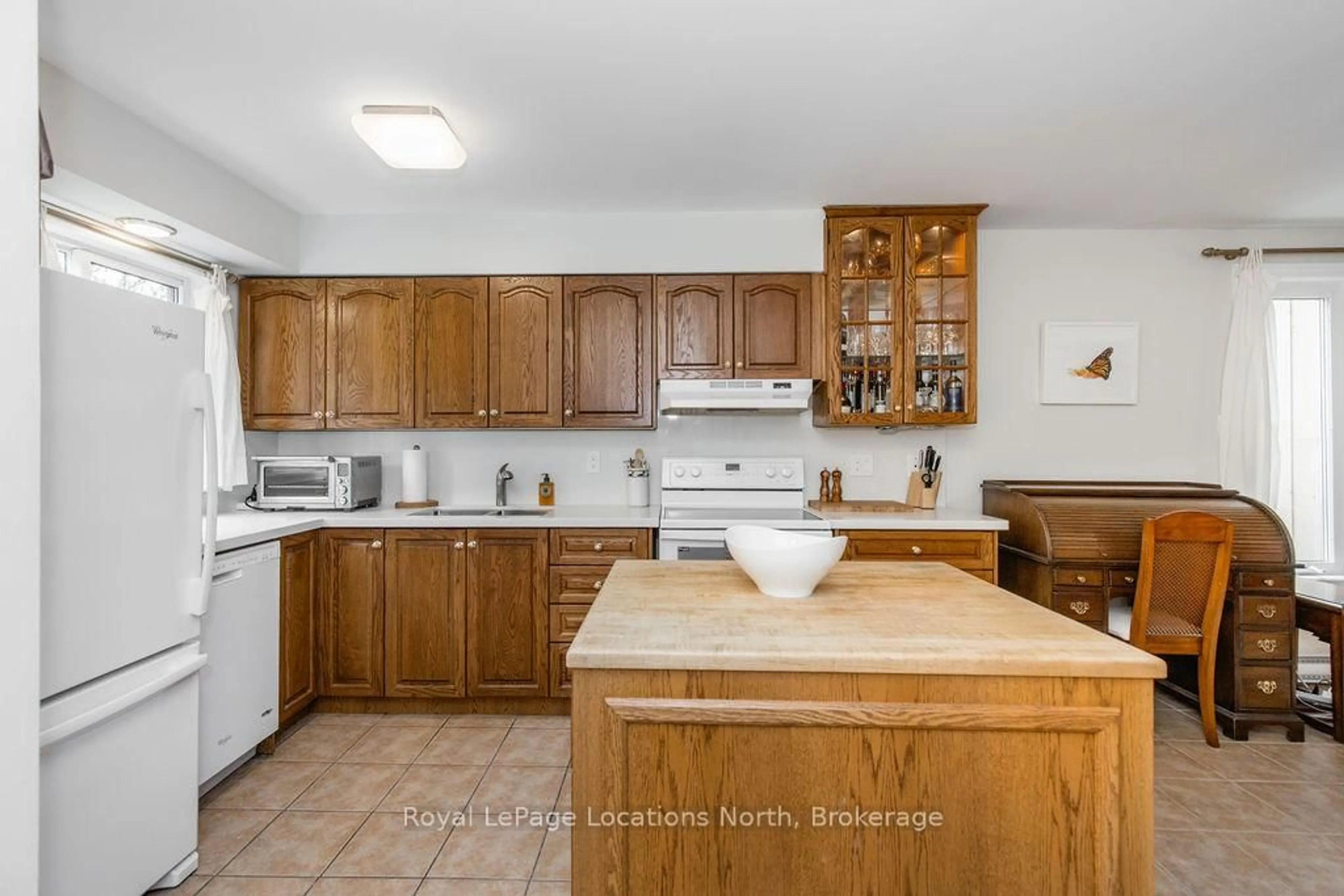 Standard kitchen, ceramic/tile floor for 112 Escarpment Cres, Collingwood Ontario L9Y 5B4