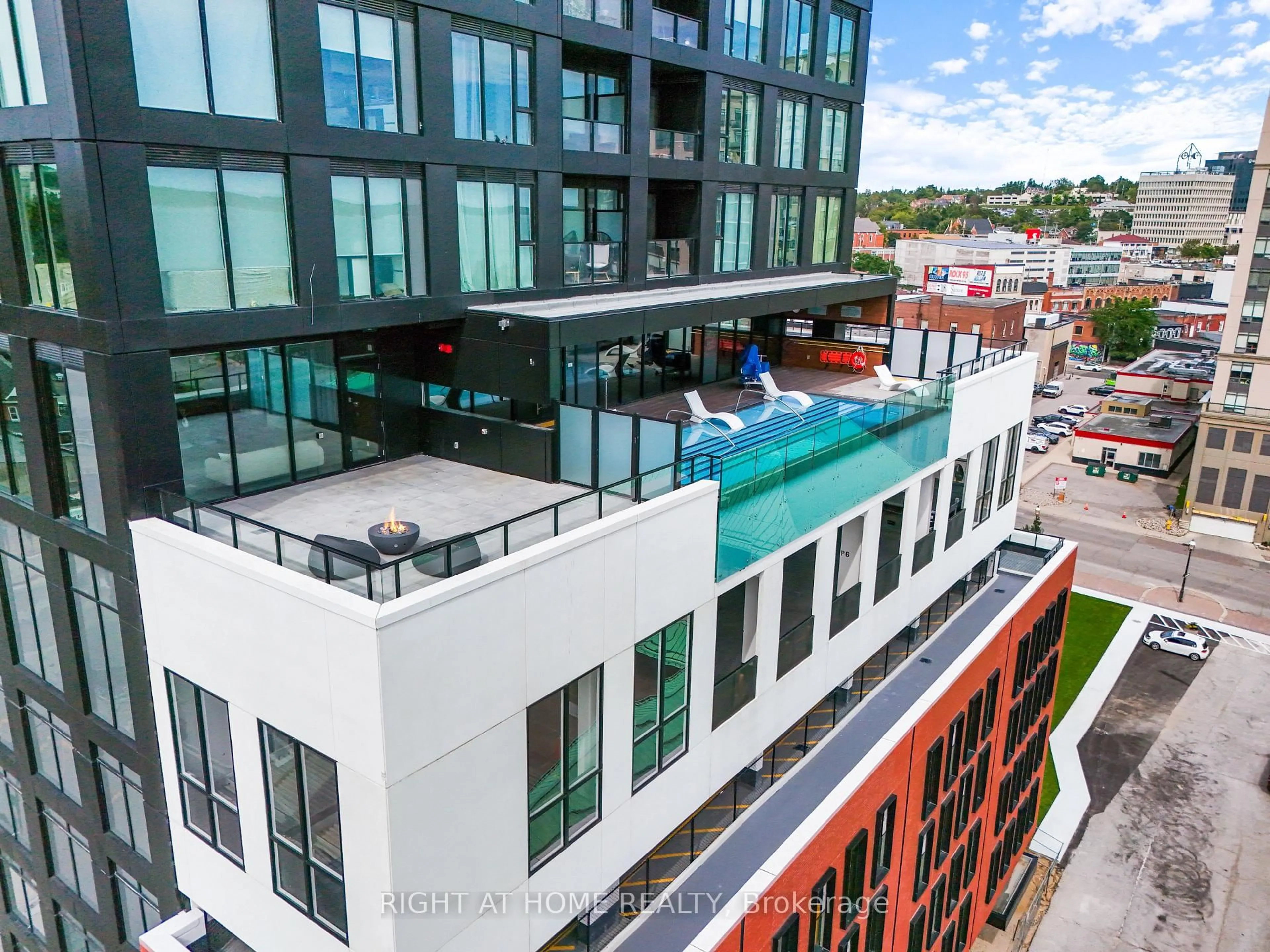 A pic from outside/outdoor area/front of a property/back of a property/a pic from drone, city buildings view from balcony for 39 Mary St, Barrie Ontario L4N 1S9