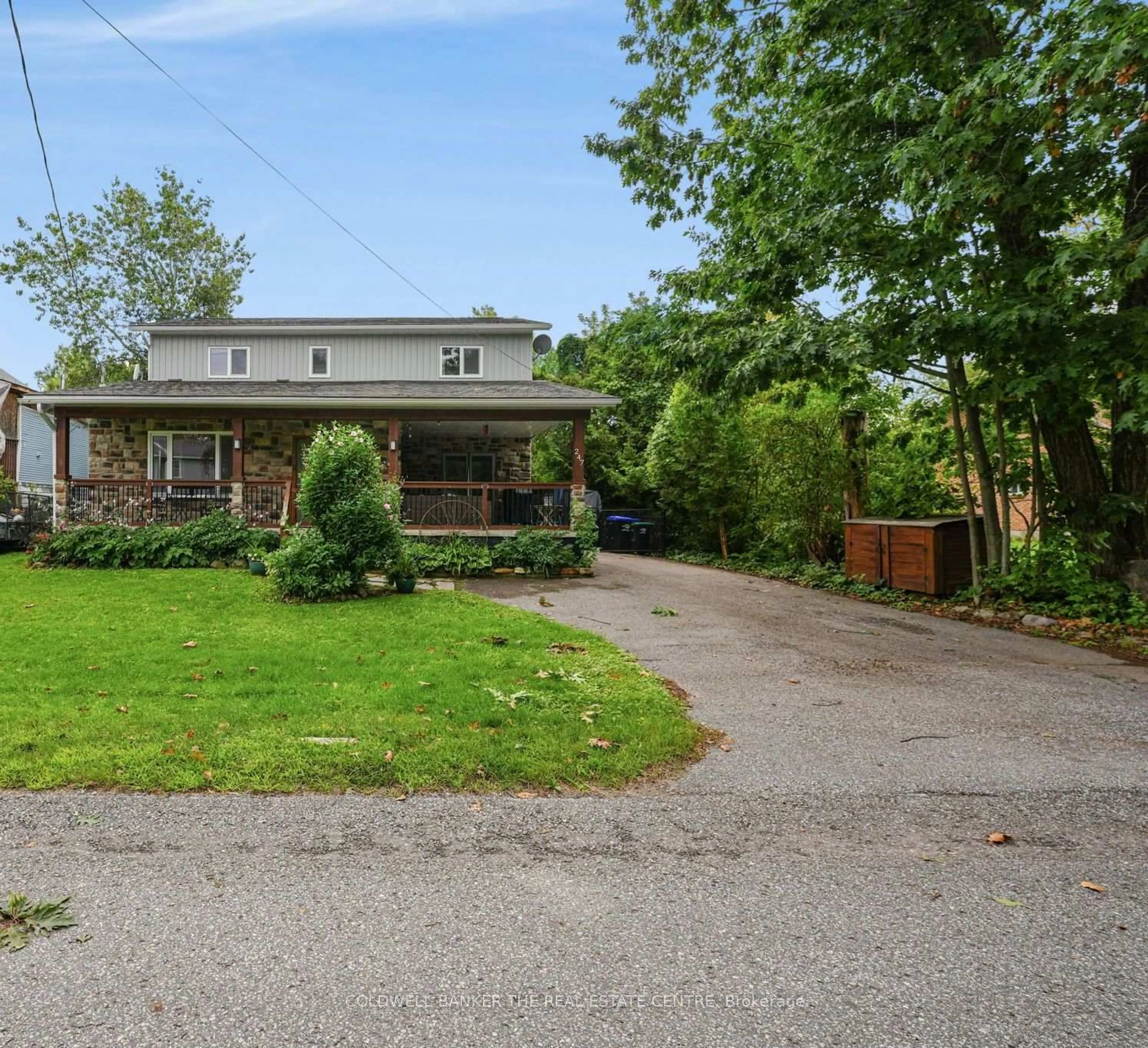 A pic from outside/outdoor area/front of a property/back of a property/a pic from drone, street for 247 Poplar Ave, Tay Ontario L0K 1R0