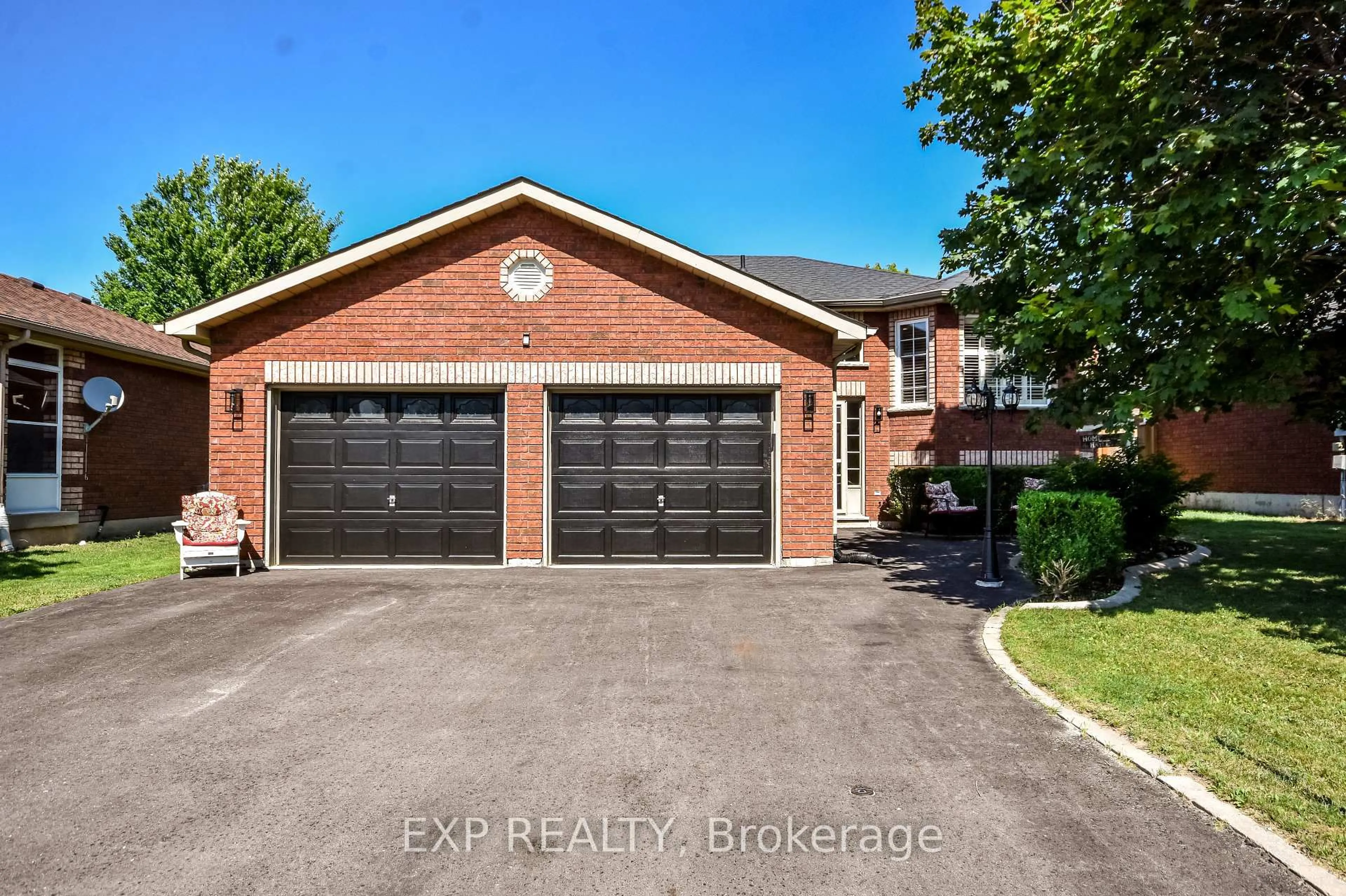 Home with brick exterior material, street for 7 Hunter Crt, Springwater Ontario L0L 1P0