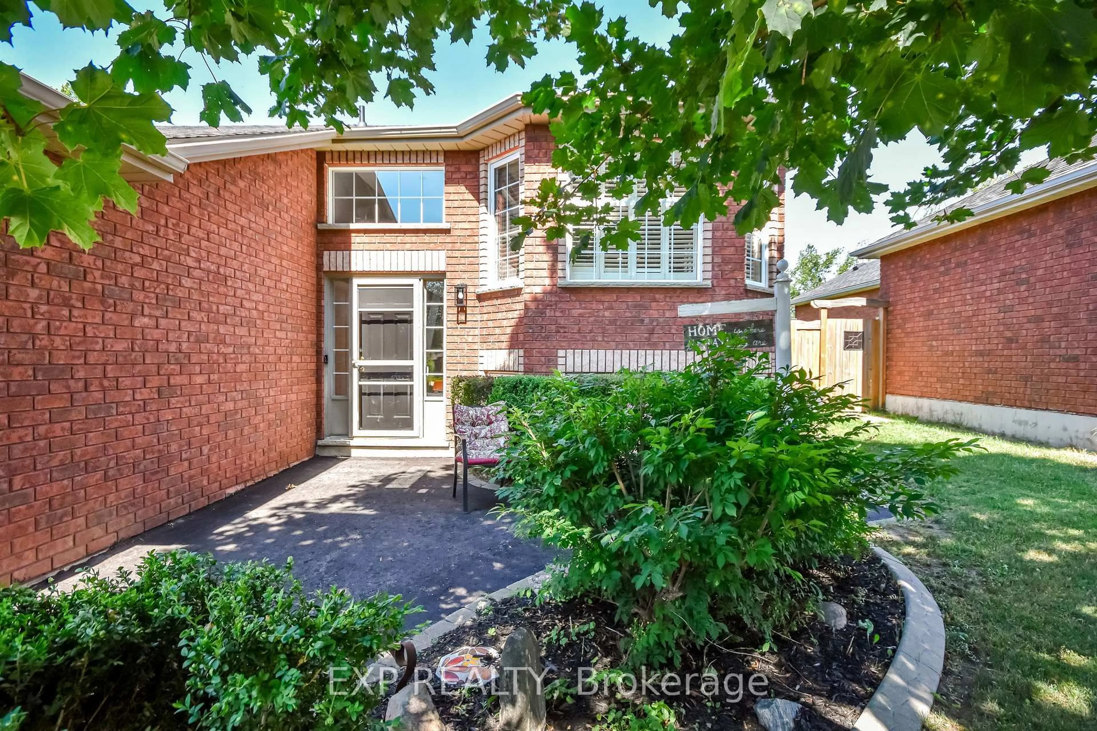 Home with brick exterior material, street for 7 Hunter Crt, Springwater Ontario L0L 1P0
