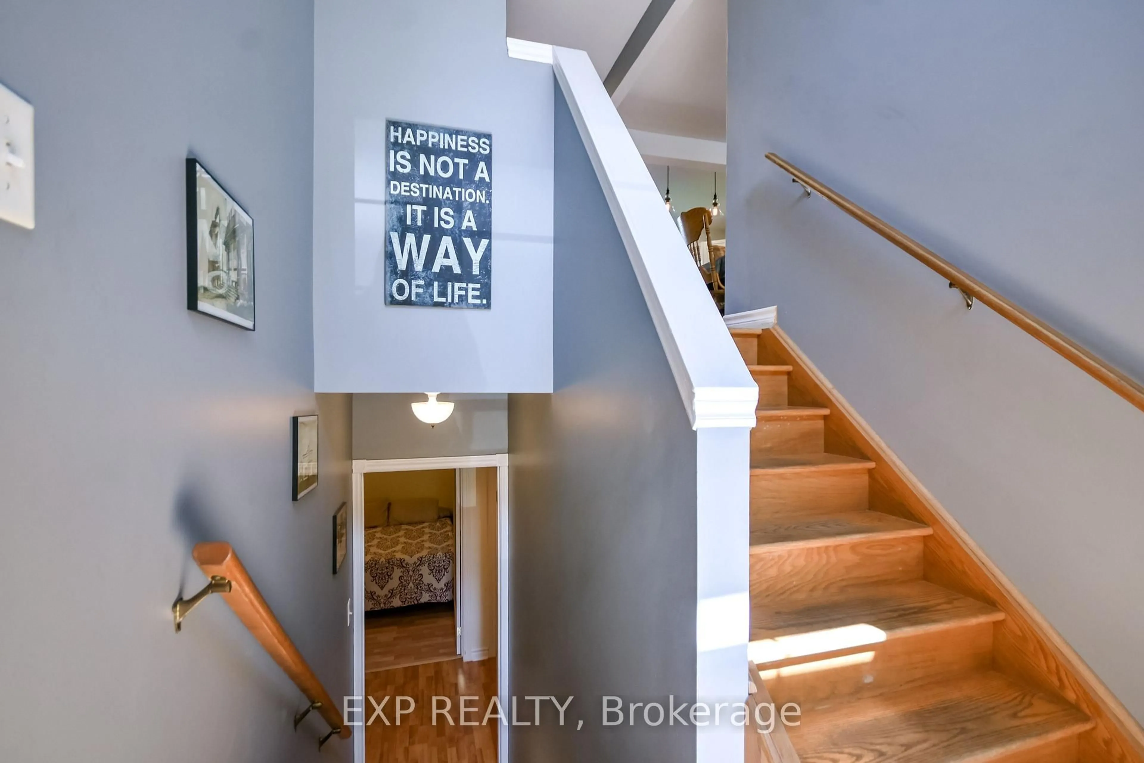 Indoor entryway for 7 Hunter Crt, Springwater Ontario L0L 1P0