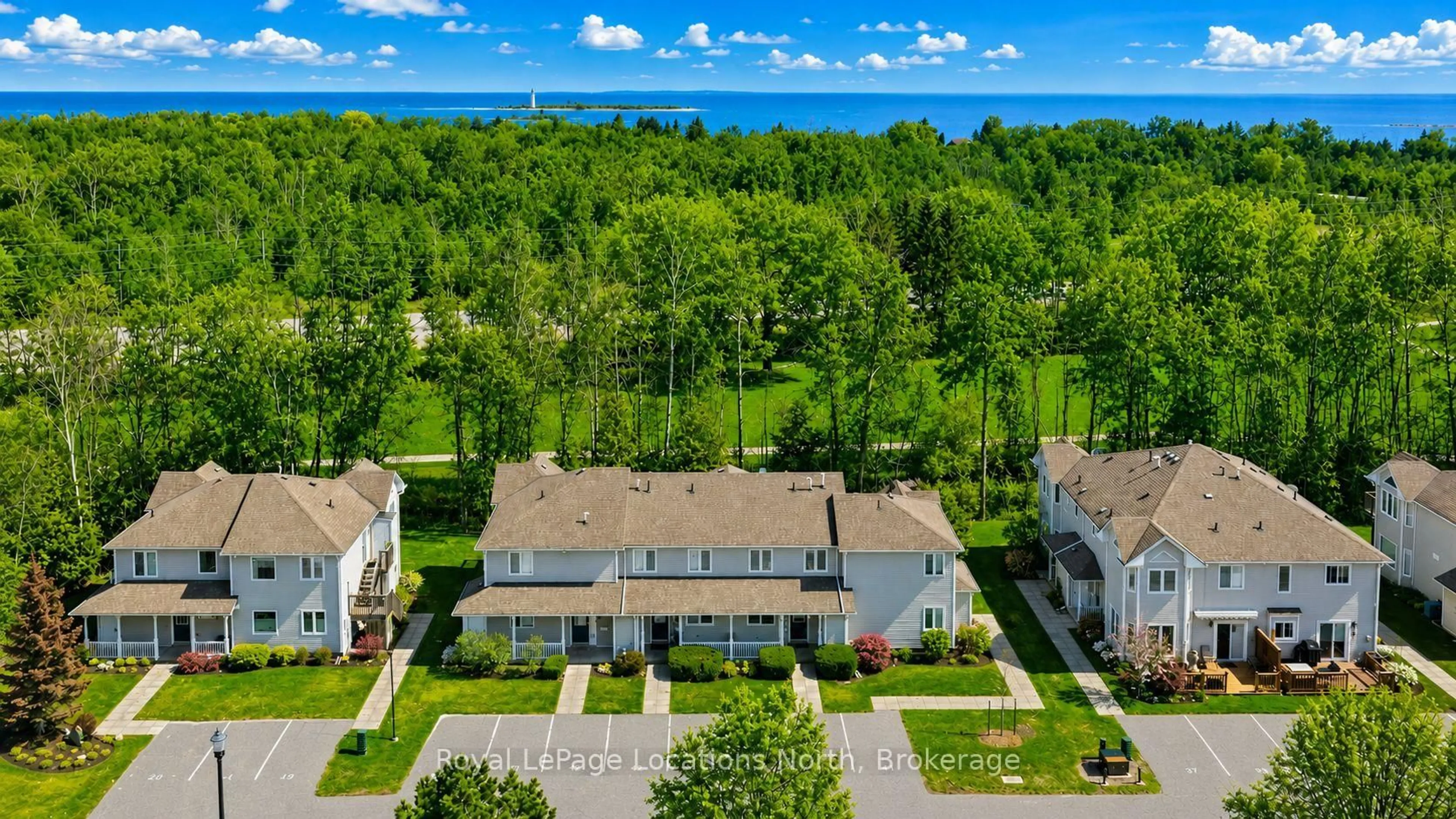 A pic from outside/outdoor area/front of a property/back of a property/a pic from drone, water/lake/river/ocean view for 43 SUNDIAL Crt, Collingwood Ontario L9Y 5E5