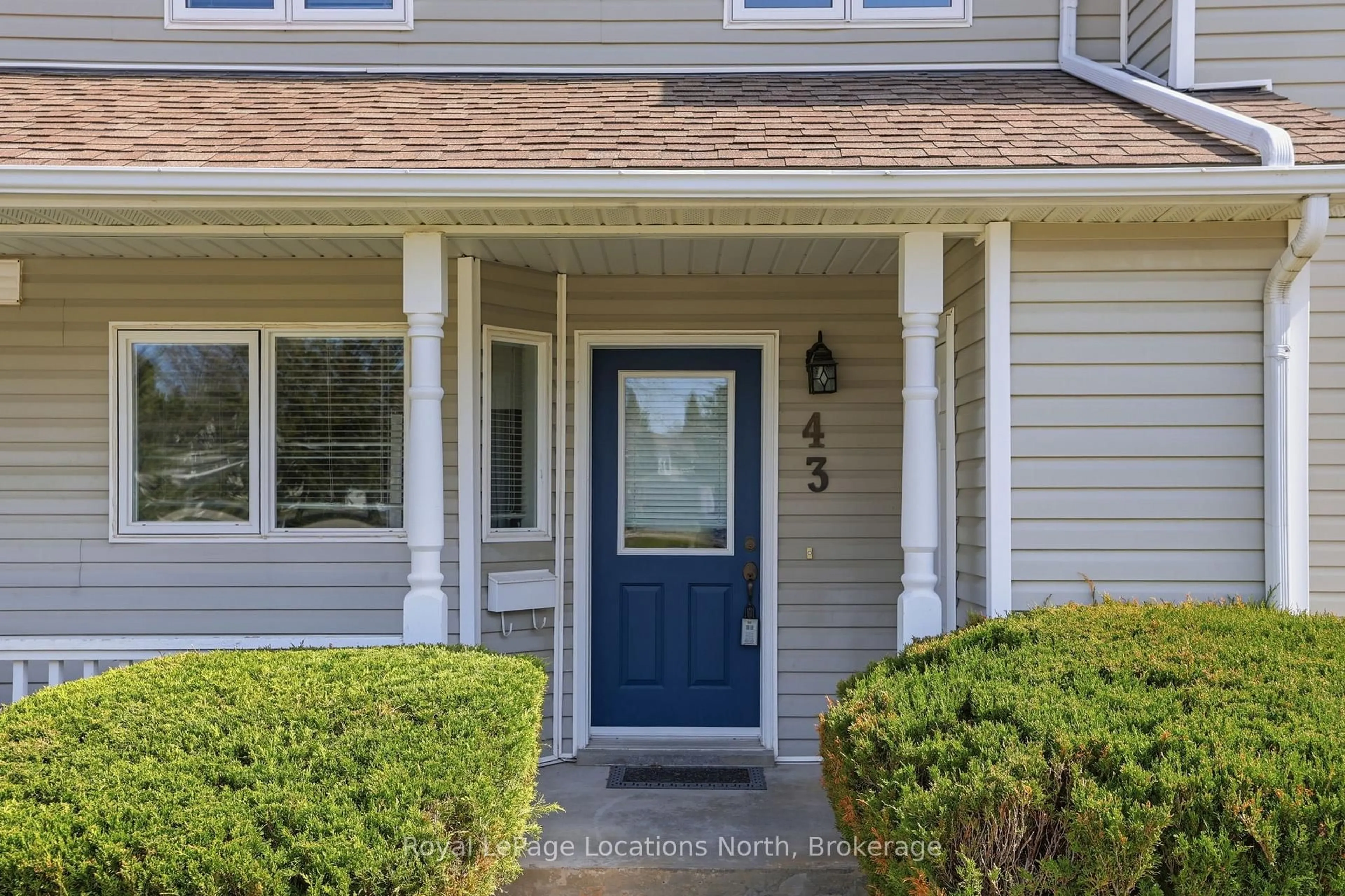 Home with vinyl exterior material, street for 43 SUNDIAL Crt, Collingwood Ontario L9Y 5E5
