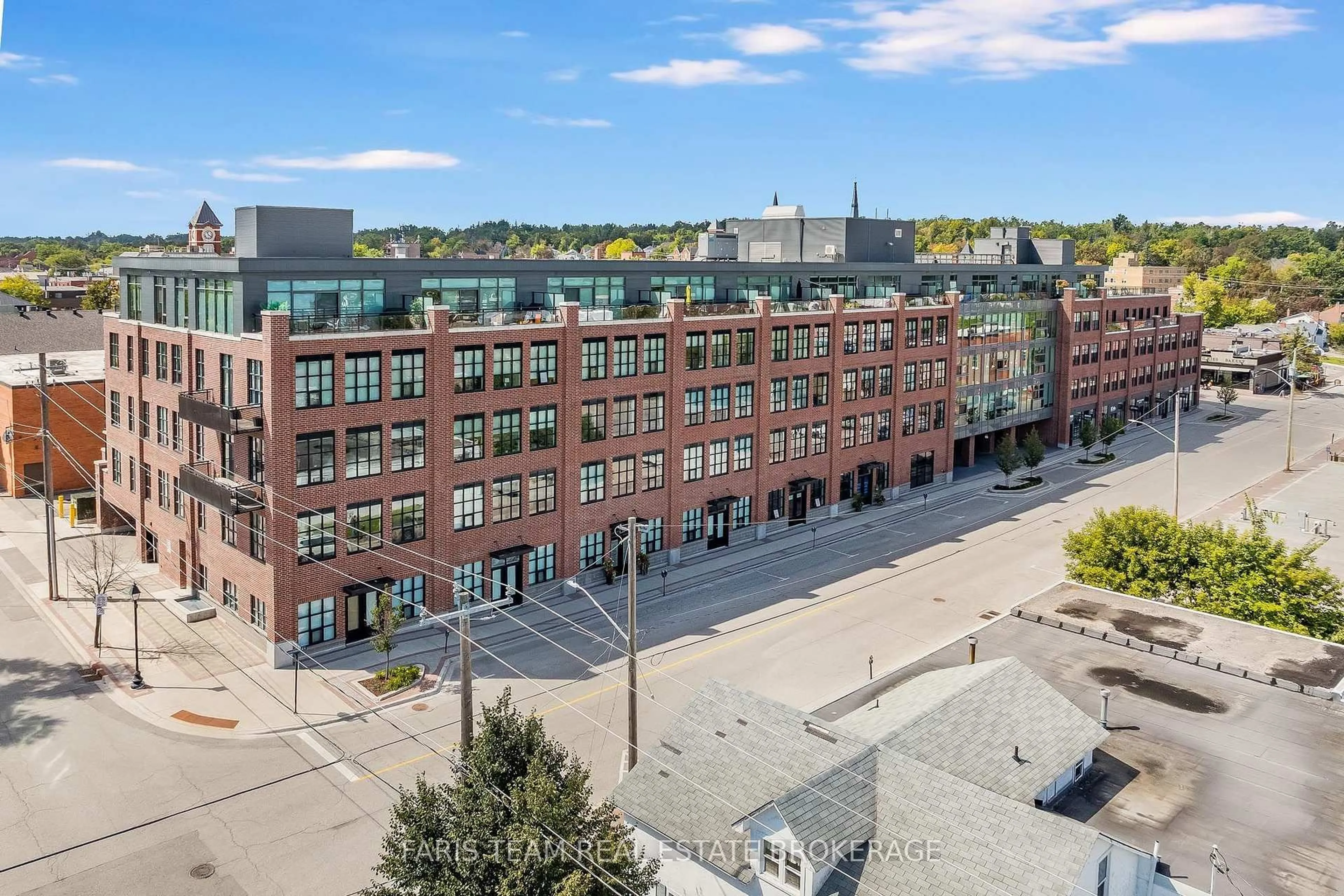 A pic from outside/outdoor area/front of a property/back of a property/a pic from drone, unknown for 21 Matchedash St #502, Orillia Ontario L3V 4W4
