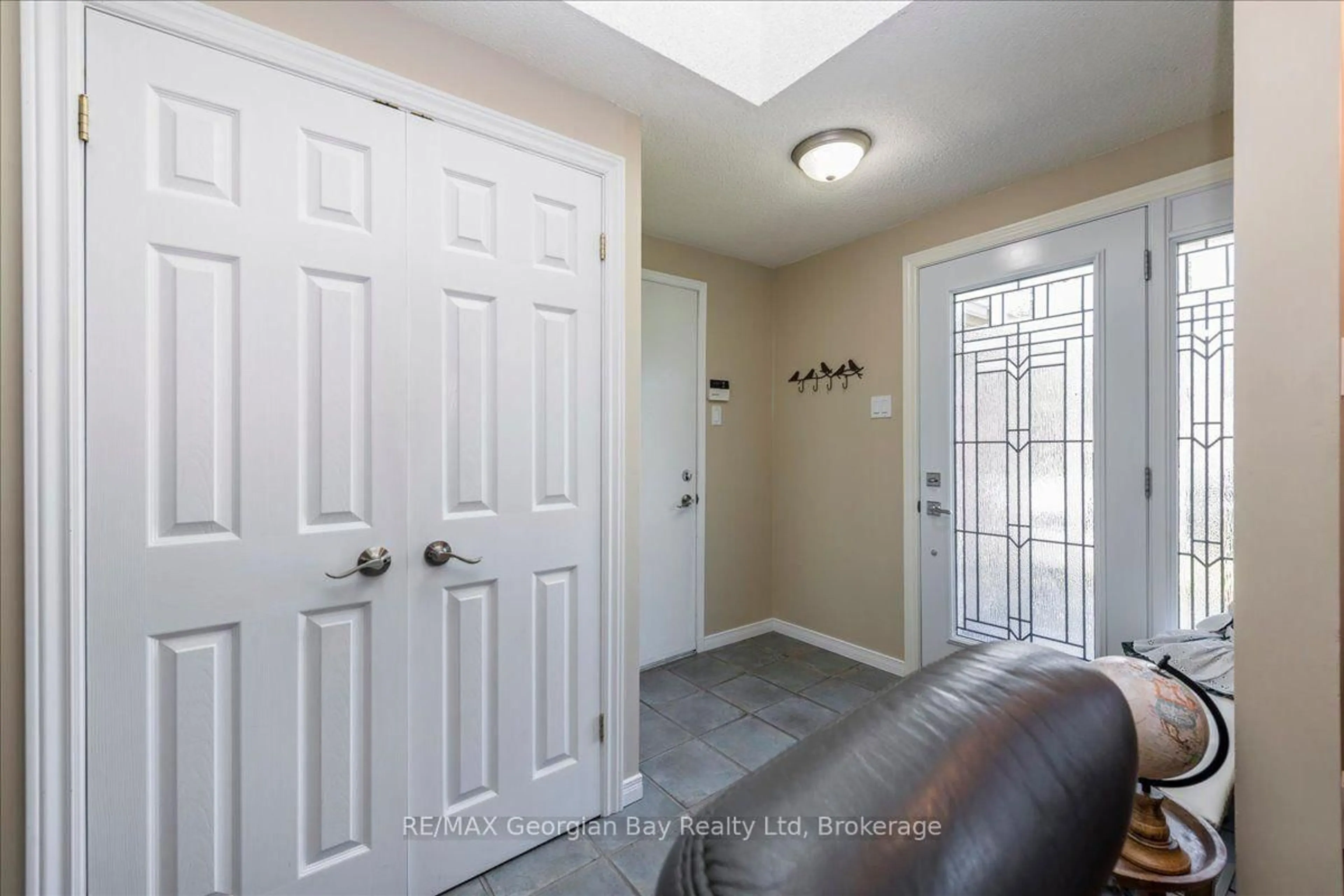 Indoor entryway for 359 Galloway Blvd, Midland Ontario L4R 5B2