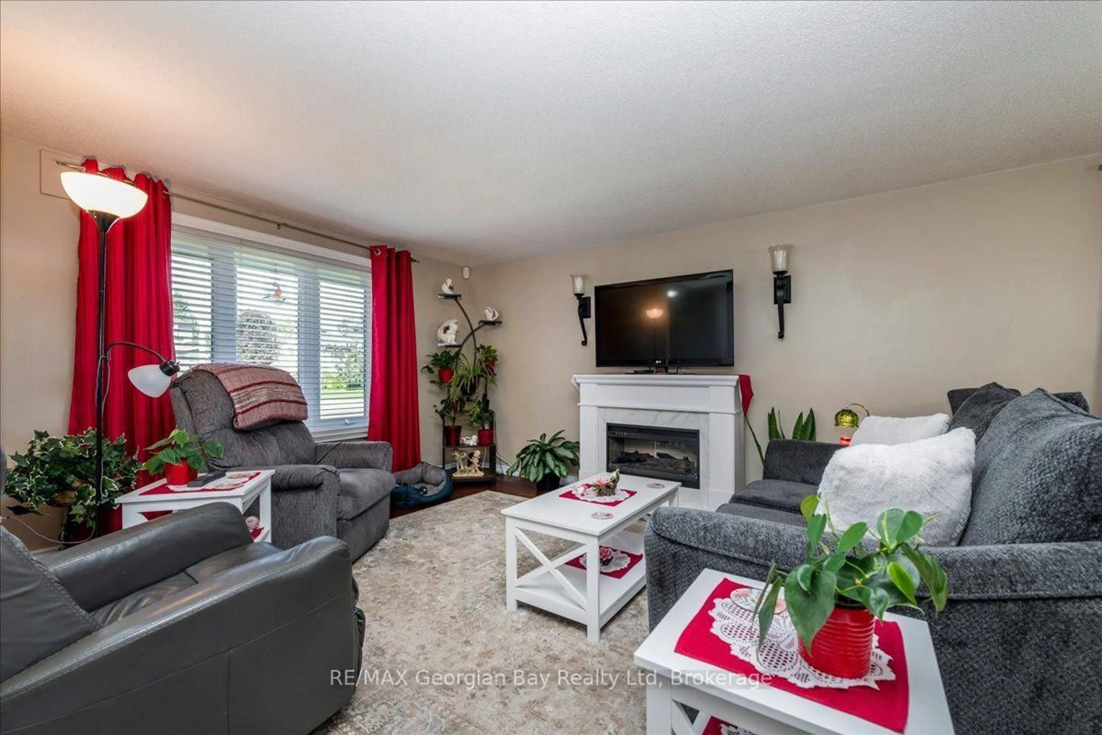 Living room with furniture, unknown for 359 Galloway Blvd, Midland Ontario L4R 5B2