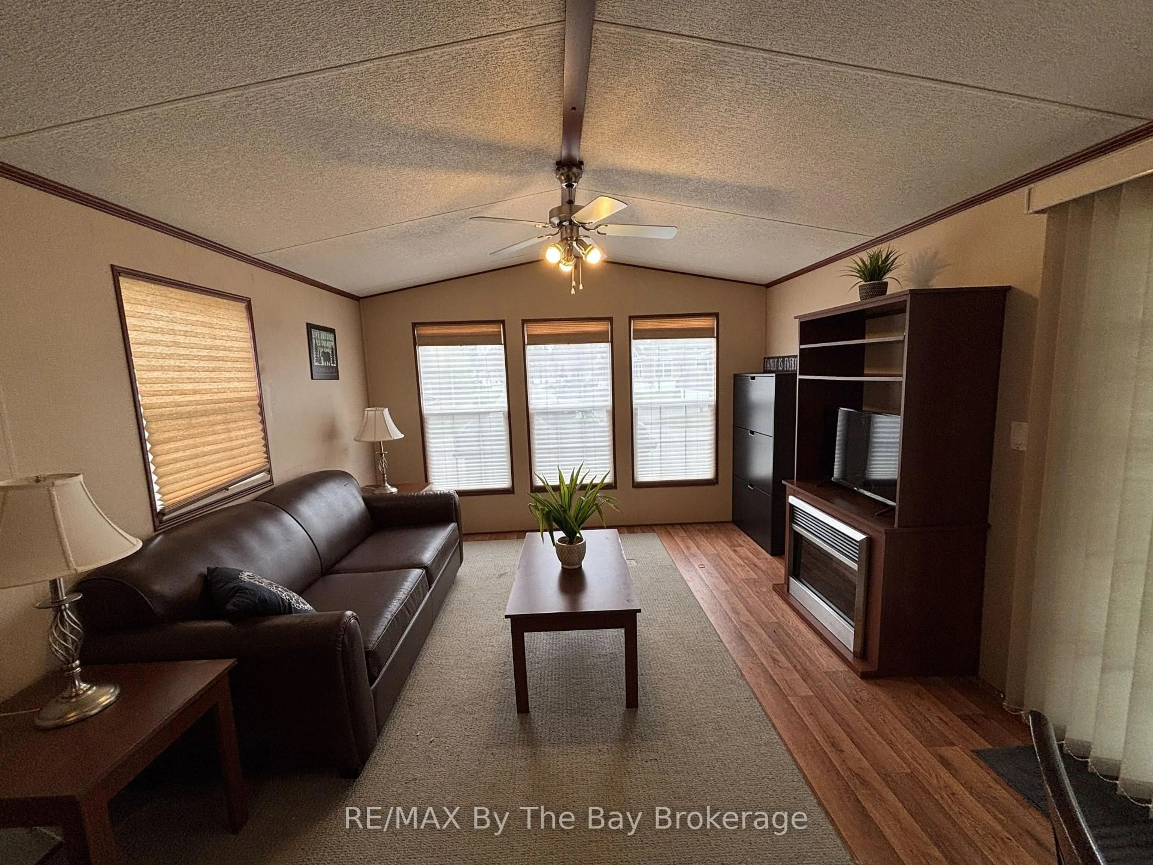 Living room with furniture, wood/laminate floor for 83 MADAWASKA Tr, Wasaga Beach Ontario L9Z 1X7