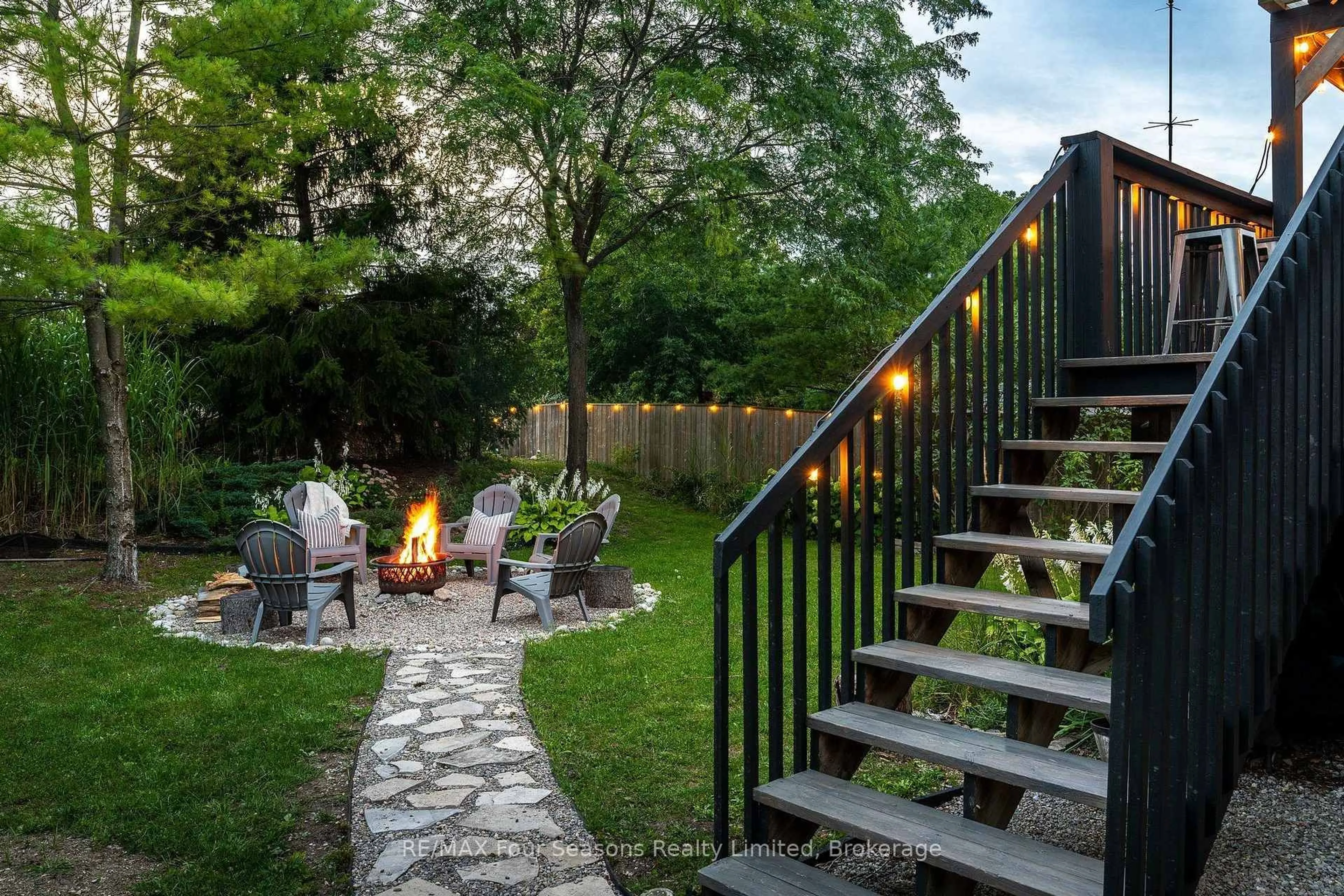 Patio, street for 32 Christy Dr, Wasaga Beach Ontario L9Z 1C9