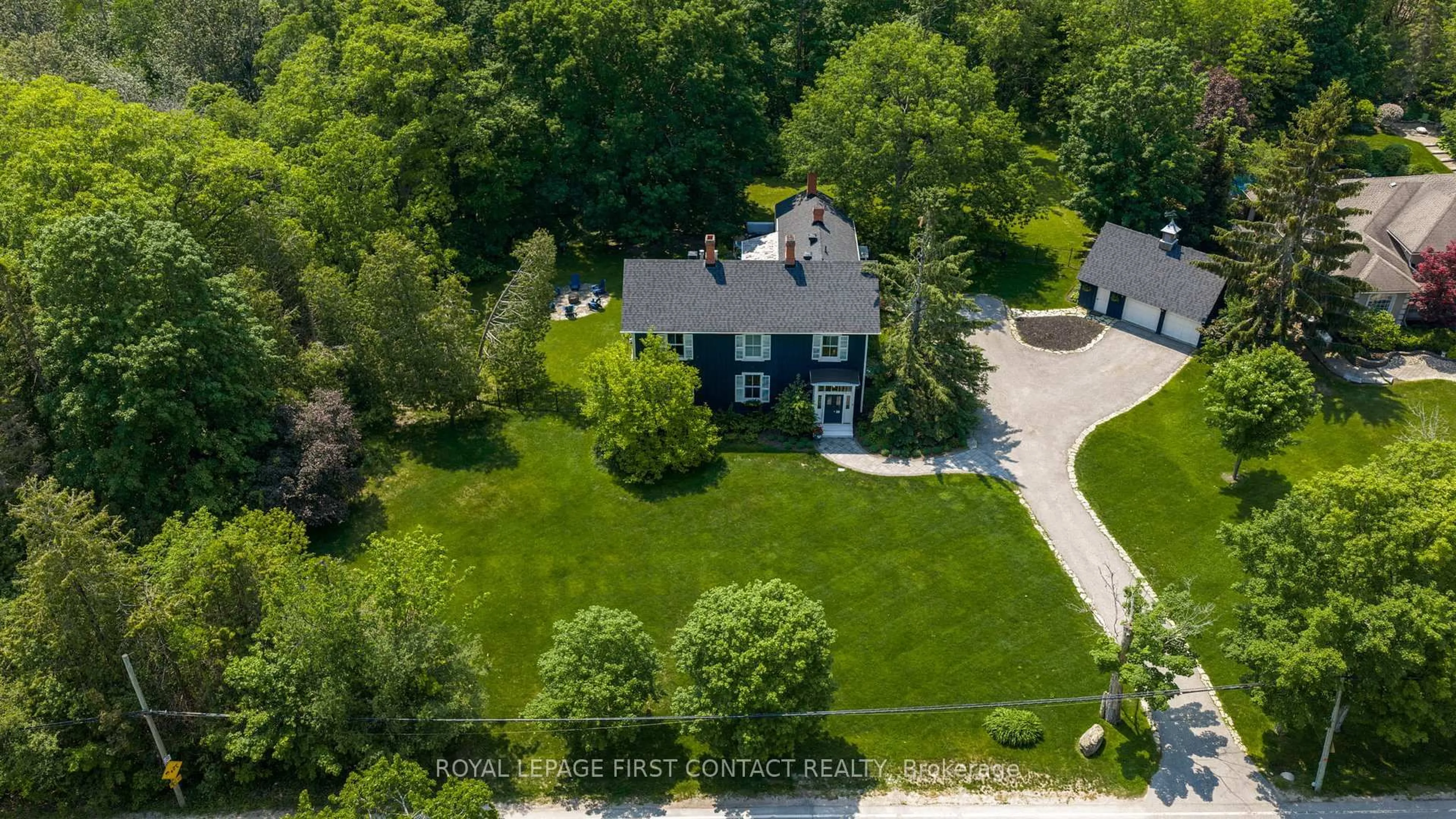 A pic from outside/outdoor area/front of a property/back of a property/a pic from drone, street for 311 Tollendal Mill Rd, Barrie Ontario L4N 7S6
