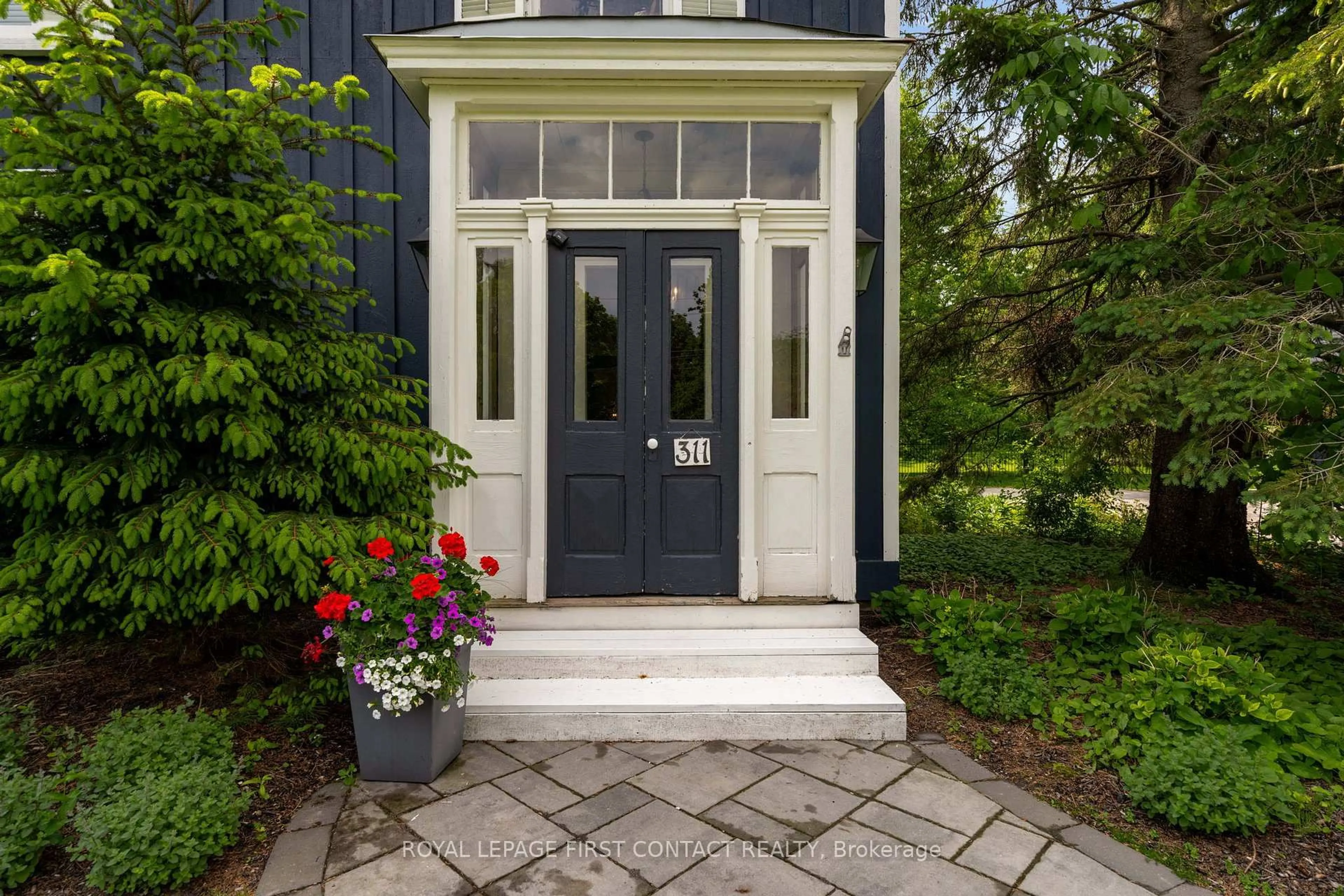 Indoor entryway for 311 Tollendal Mill Rd, Barrie Ontario L4N 7S6
