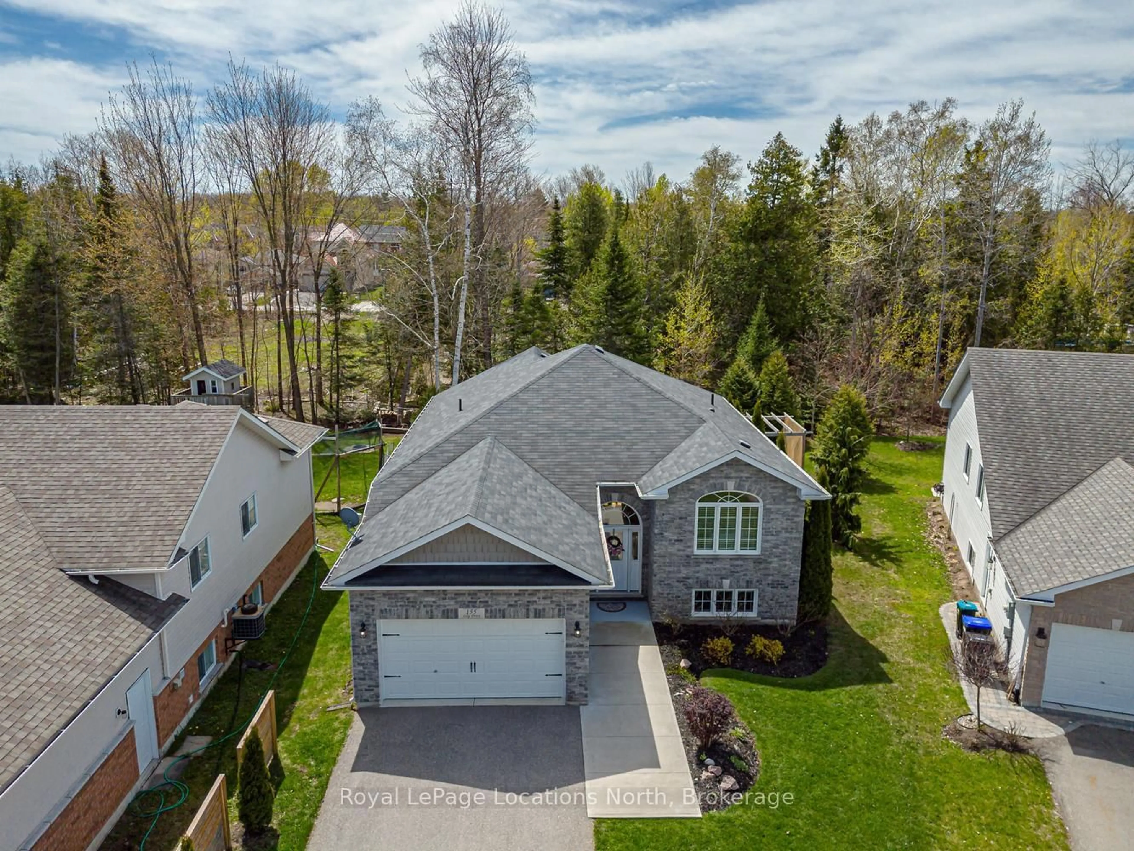 A pic from outside/outdoor area/front of a property/back of a property/a pic from drone, street for 155 Lily Dr, Wasaga Beach Ontario L9Z 2Z5