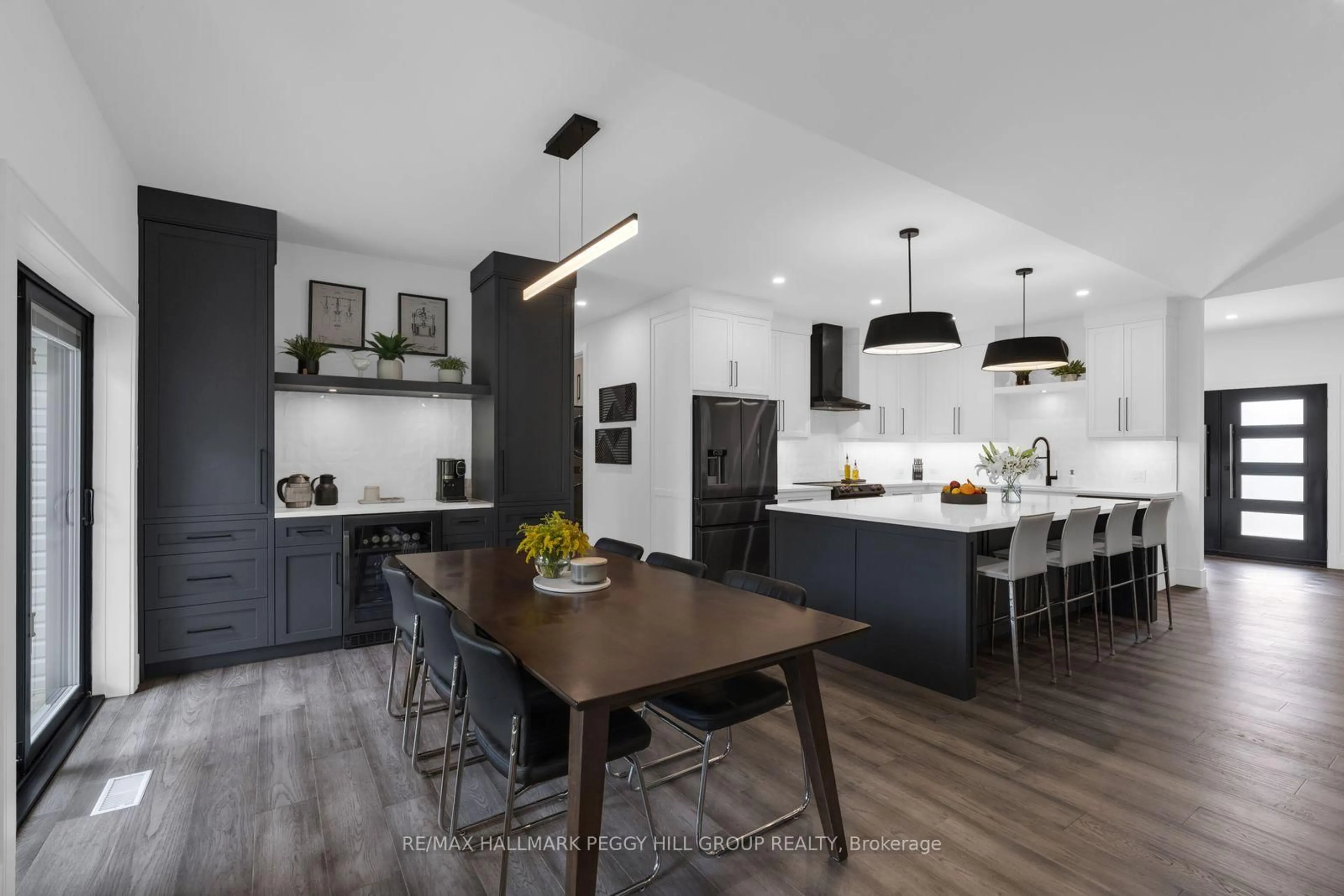 Open concept kitchen, wood/laminate floor for 1016 Lakeshore Rd, Oro-Medonte Ontario L0L 1T0