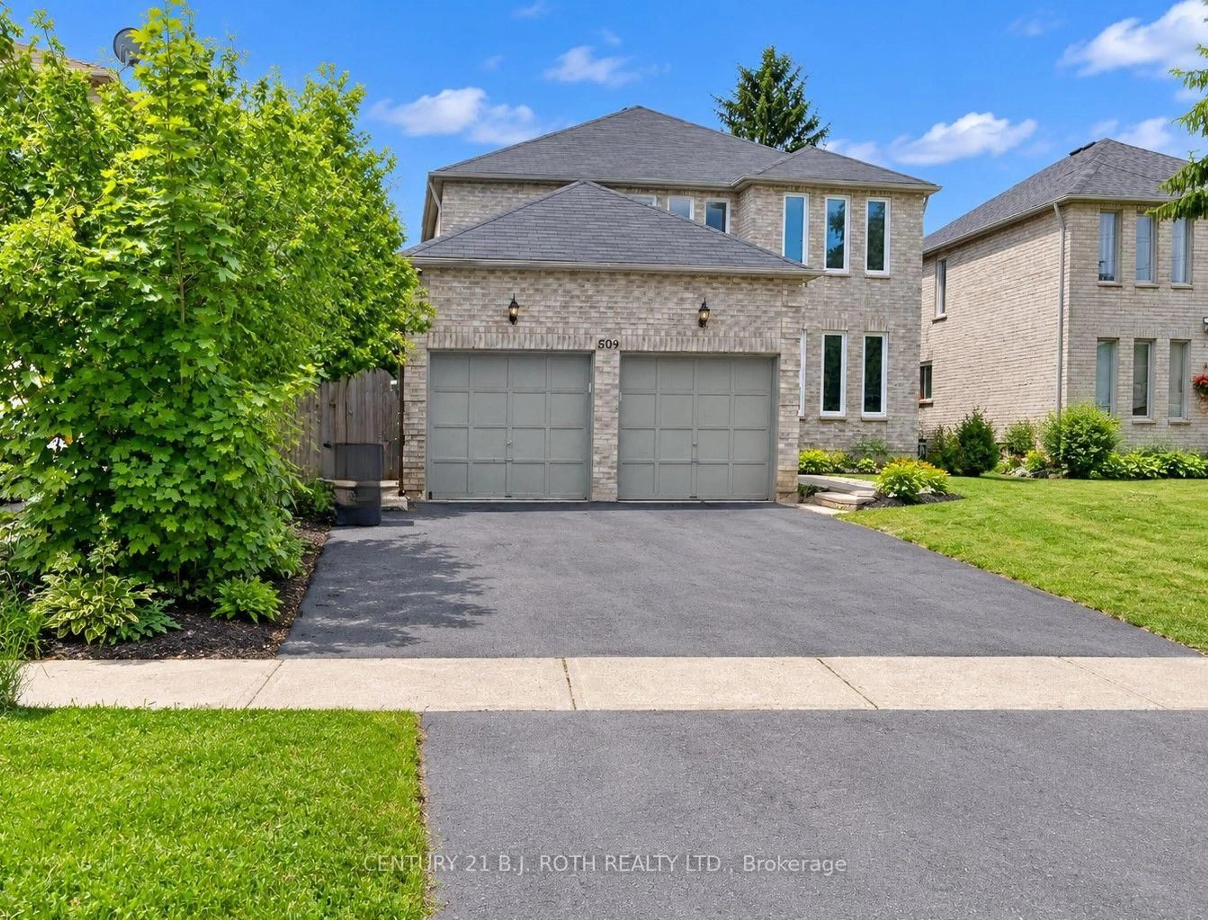Home with brick exterior material, street for 509 Grove St, Barrie Ontario L4M 5Z4