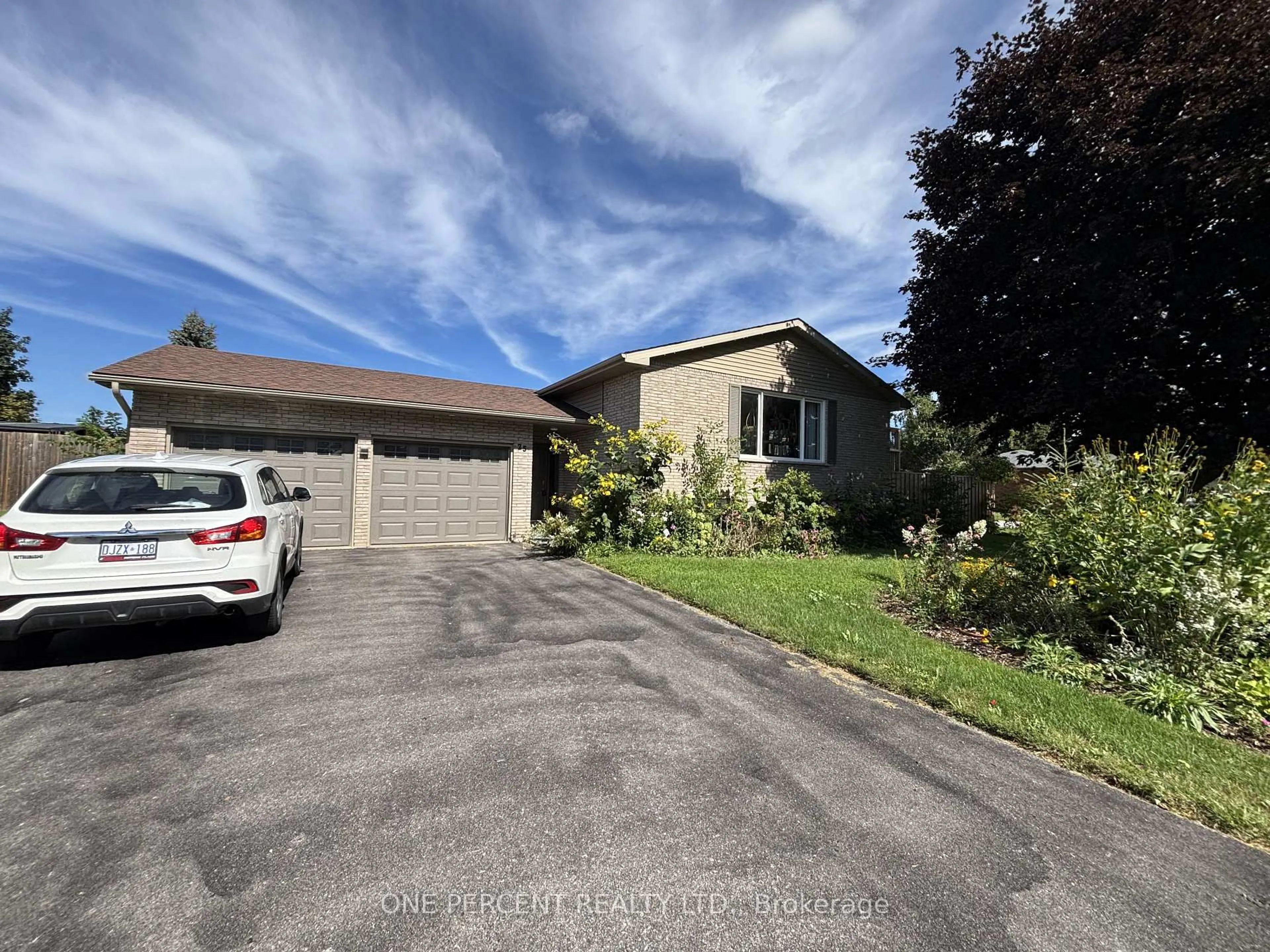 A pic from outside/outdoor area/front of a property/back of a property/a pic from drone, street for 25 Bertram Dr, Springwater Ontario L0L 1P0