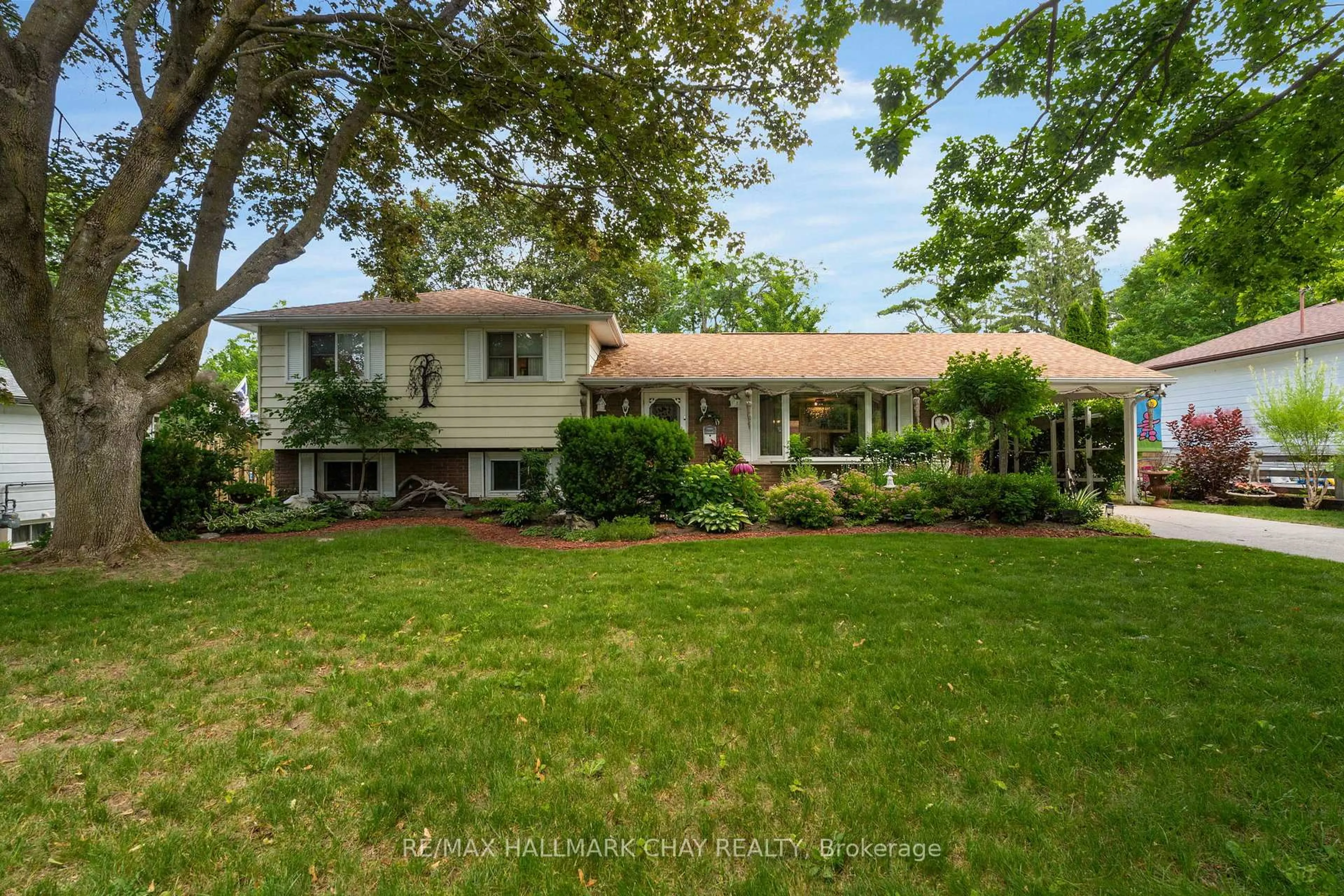 Unknown for 82 Fourth St, Orillia Ontario L3V 4B8