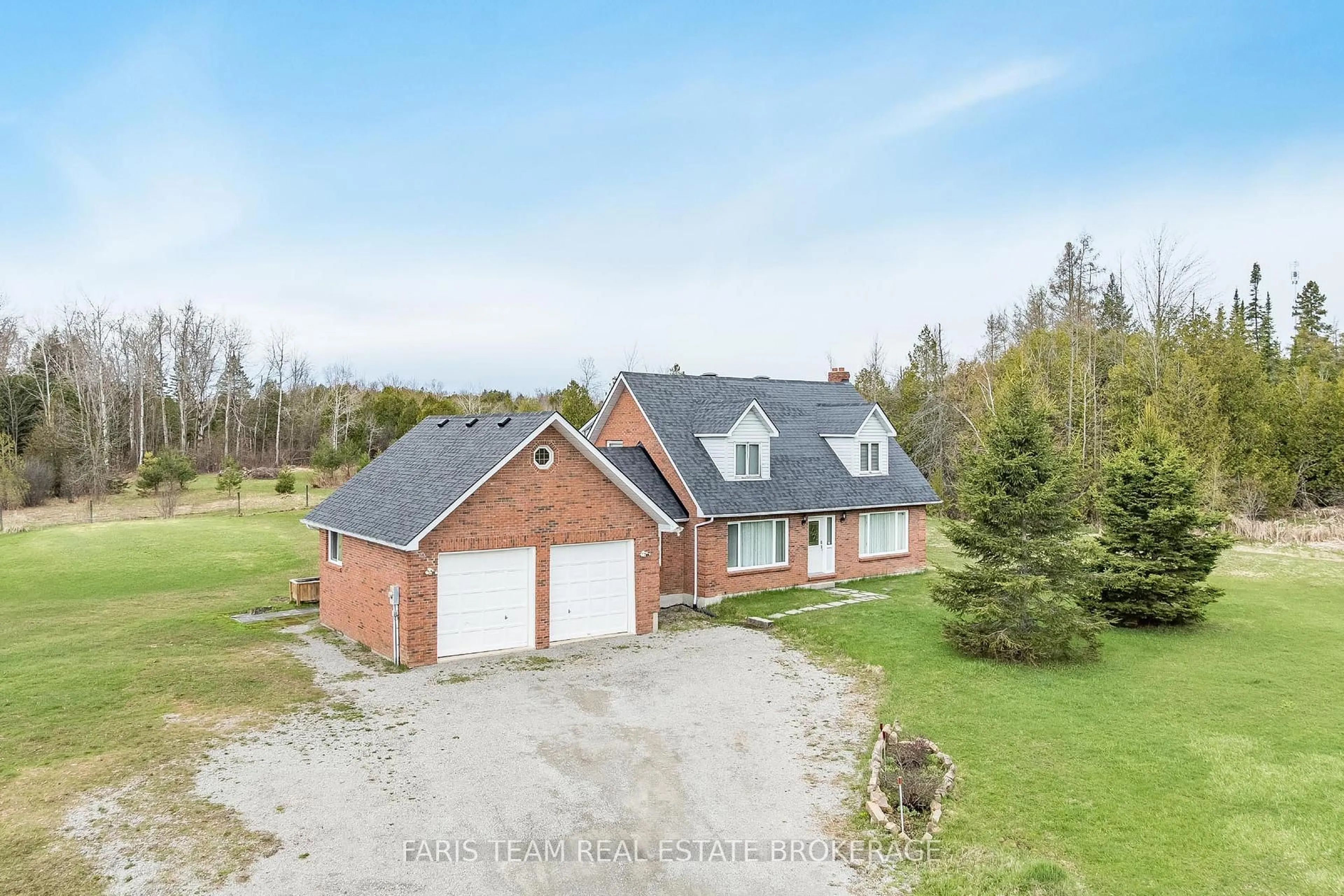 A pic from outside/outdoor area/front of a property/back of a property/a pic from drone, unknown for 2104 Newton St, Tay Ontario L0K 2A0
