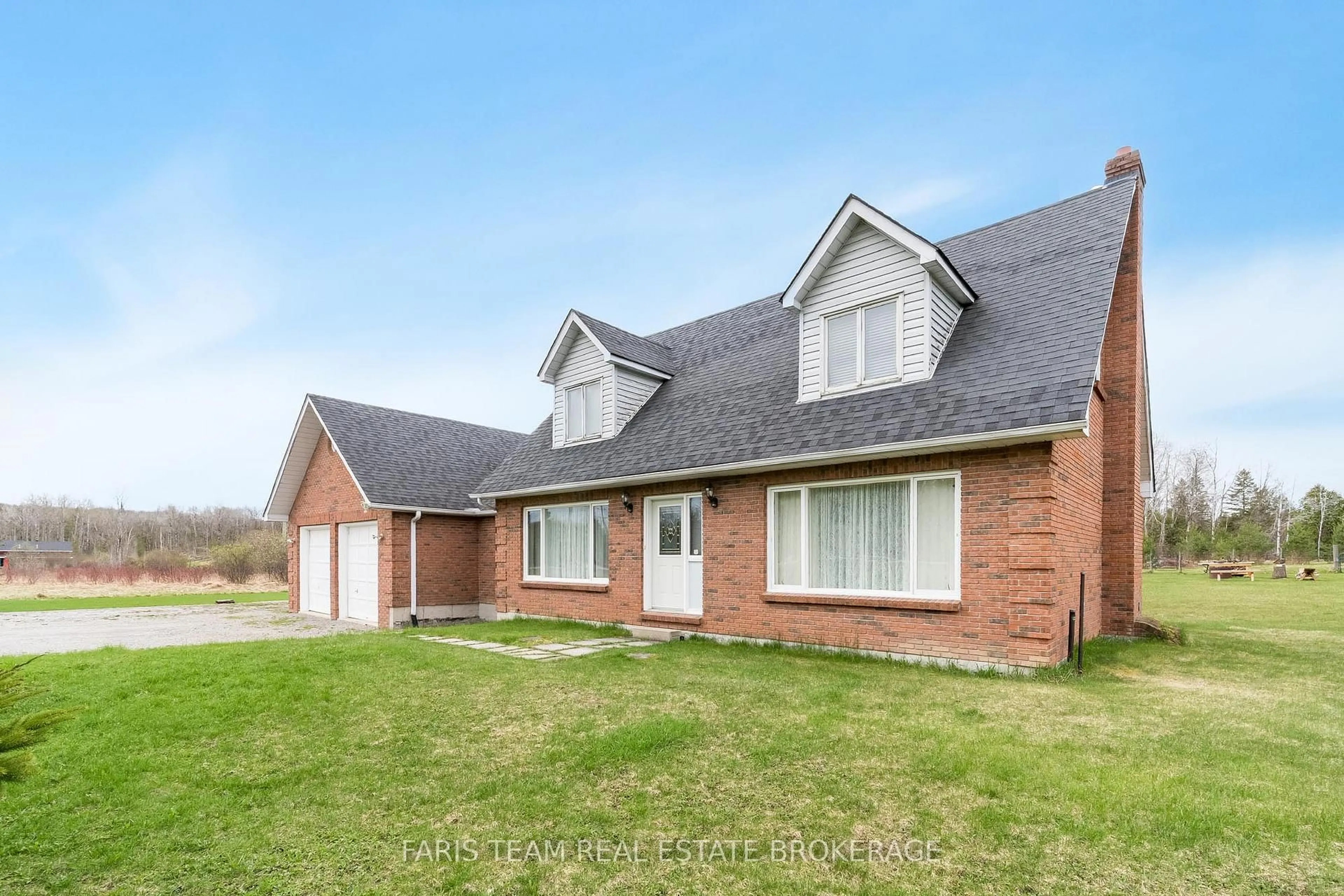 A pic from outside/outdoor area/front of a property/back of a property/a pic from drone, street for 2104 Newton St, Tay Ontario L0K 2A0