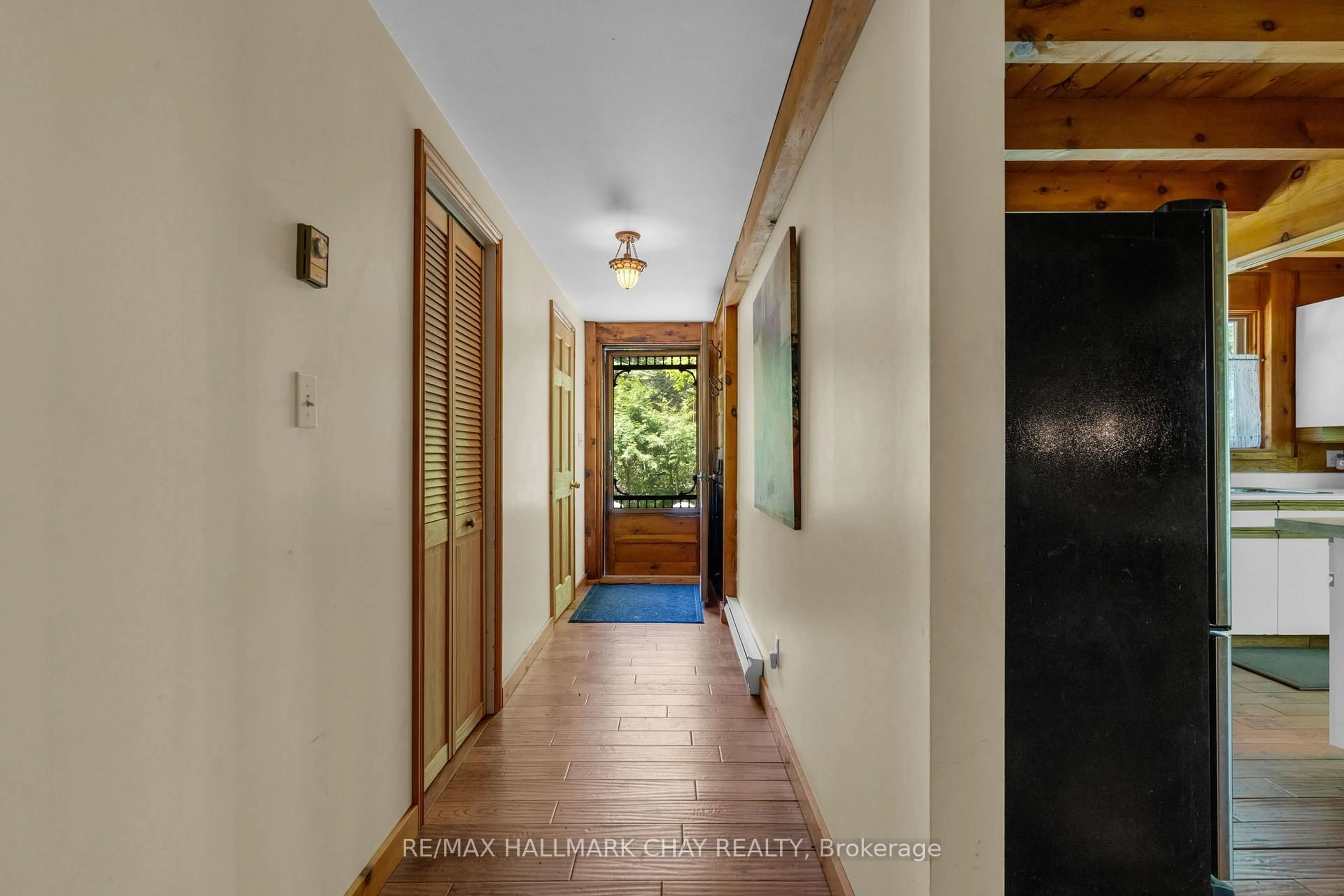 Indoor entryway for 47 Cathedral Pines Rd, Oro-Medonte Ontario L4M 4Y8