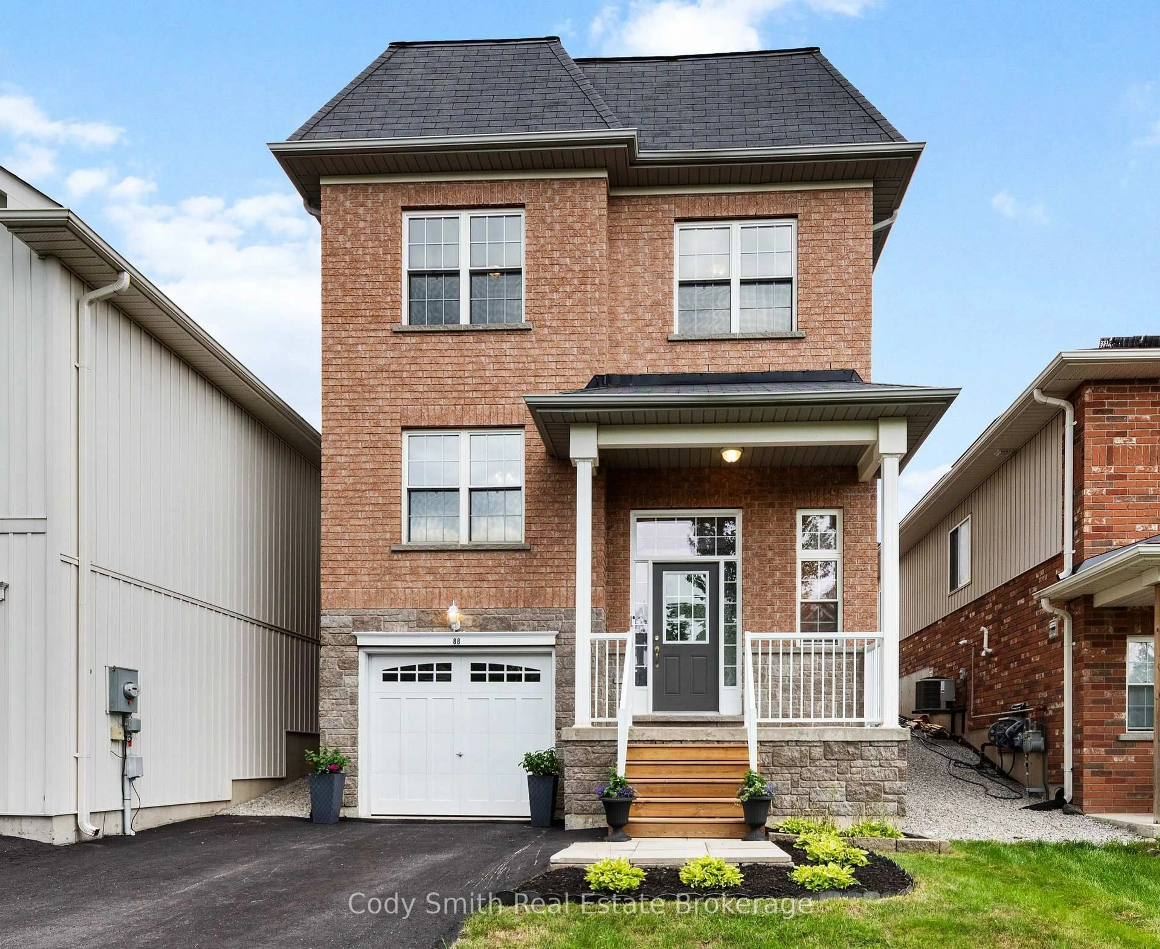 Home with brick exterior material, street for 88 Pearl Dr, Orillia Ontario L3V 0A6
