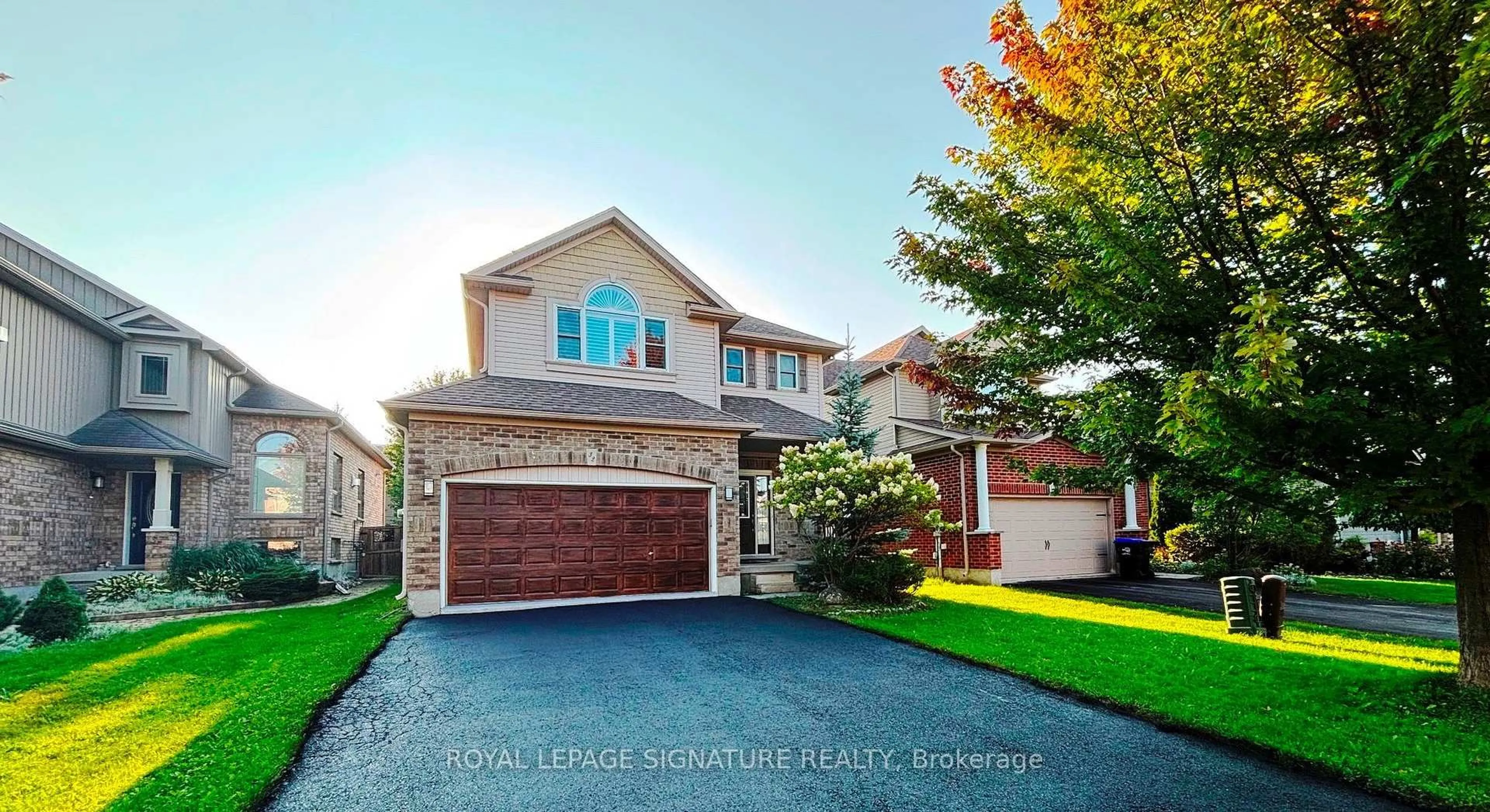 Home with brick exterior material, street for 32 Davis St, Collingwood Ontario L4P 3T8