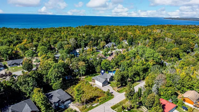 122 Trout Lane, Tiny 2
