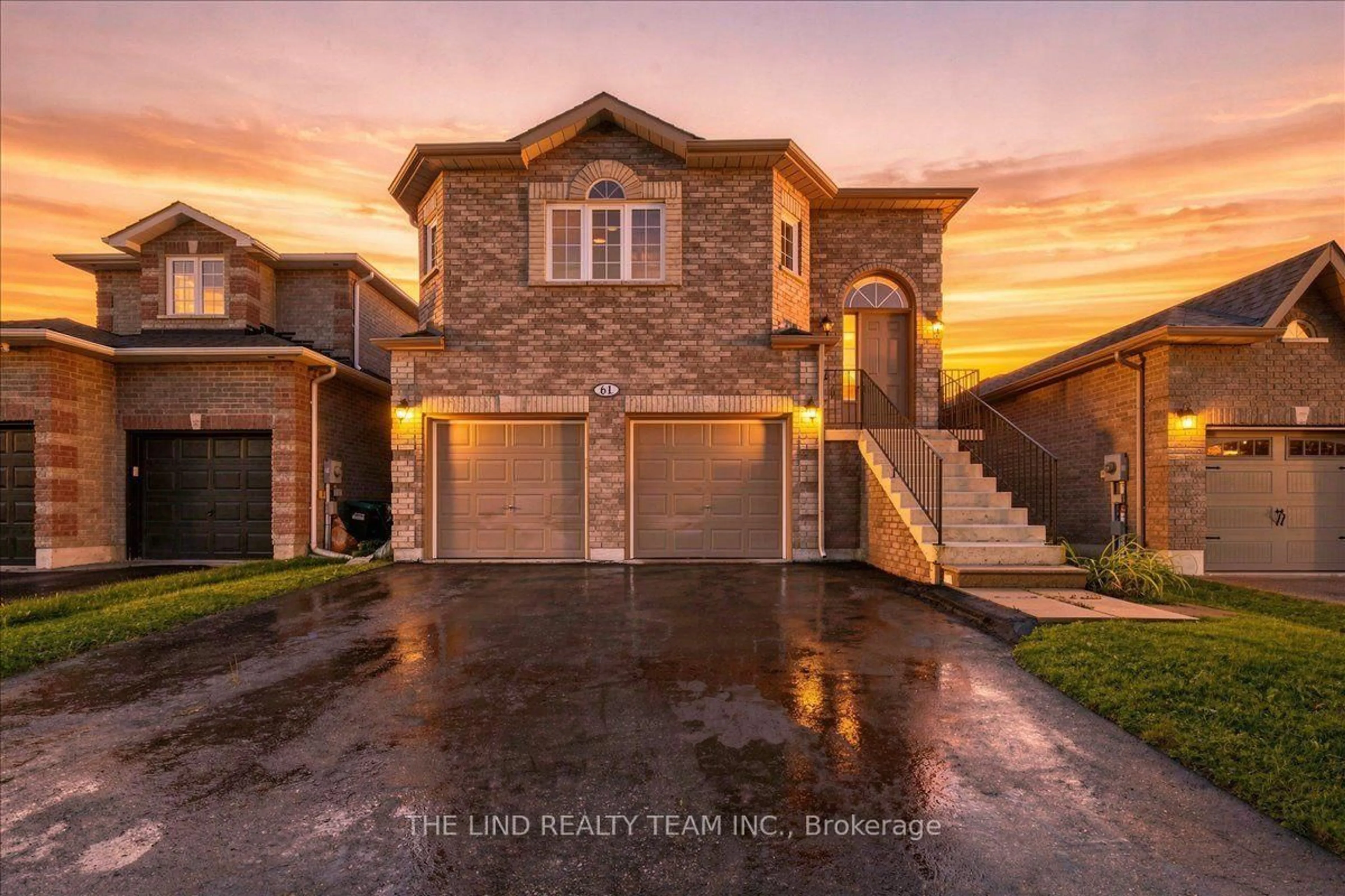 A pic from outside/outdoor area/front of a property/back of a property/a pic from drone, street for 61 Mcintyre Dr, Barrie Ontario L4N 5C5