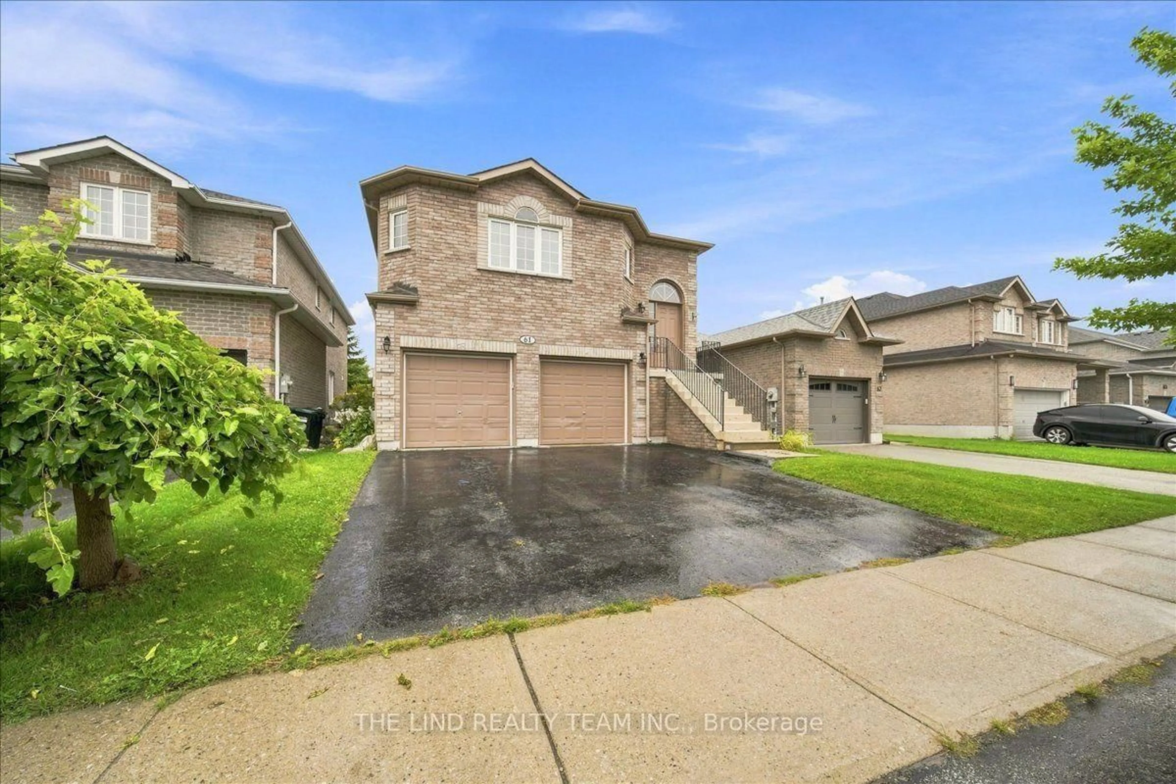 A pic from outside/outdoor area/front of a property/back of a property/a pic from drone, street for 61 Mcintyre Dr, Barrie Ontario L4N 5C5